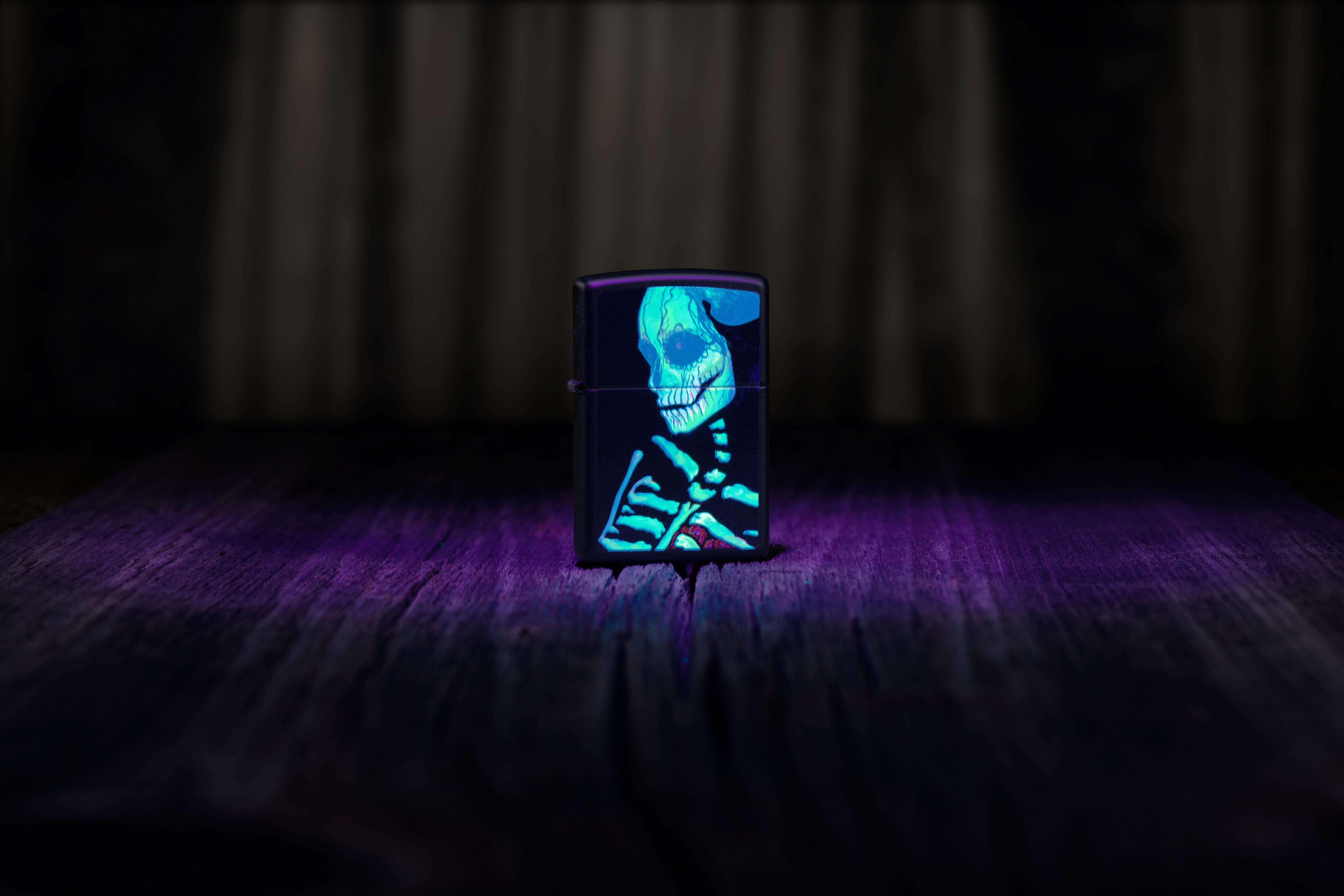 TR8504,Zippo Çakmak 218 Glowing Skull Design 48761-109141