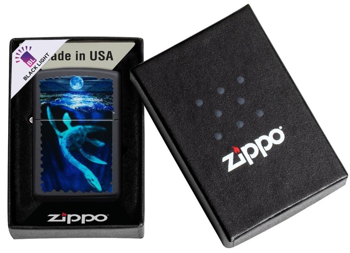 TR3983,Zippo Çakmak 218 Lock Ness Design 49697-090624