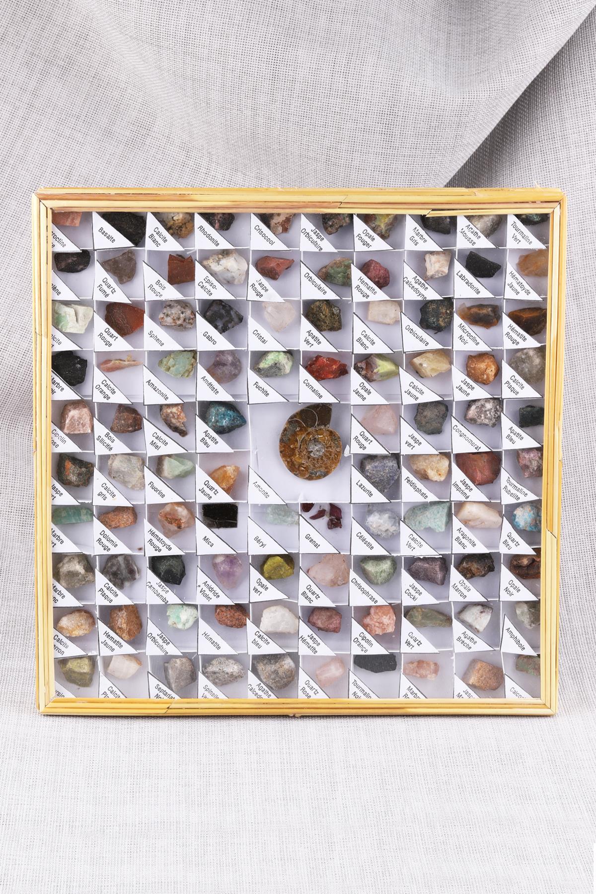 97 Farklı Doğal Taştan Oluşan Tablo