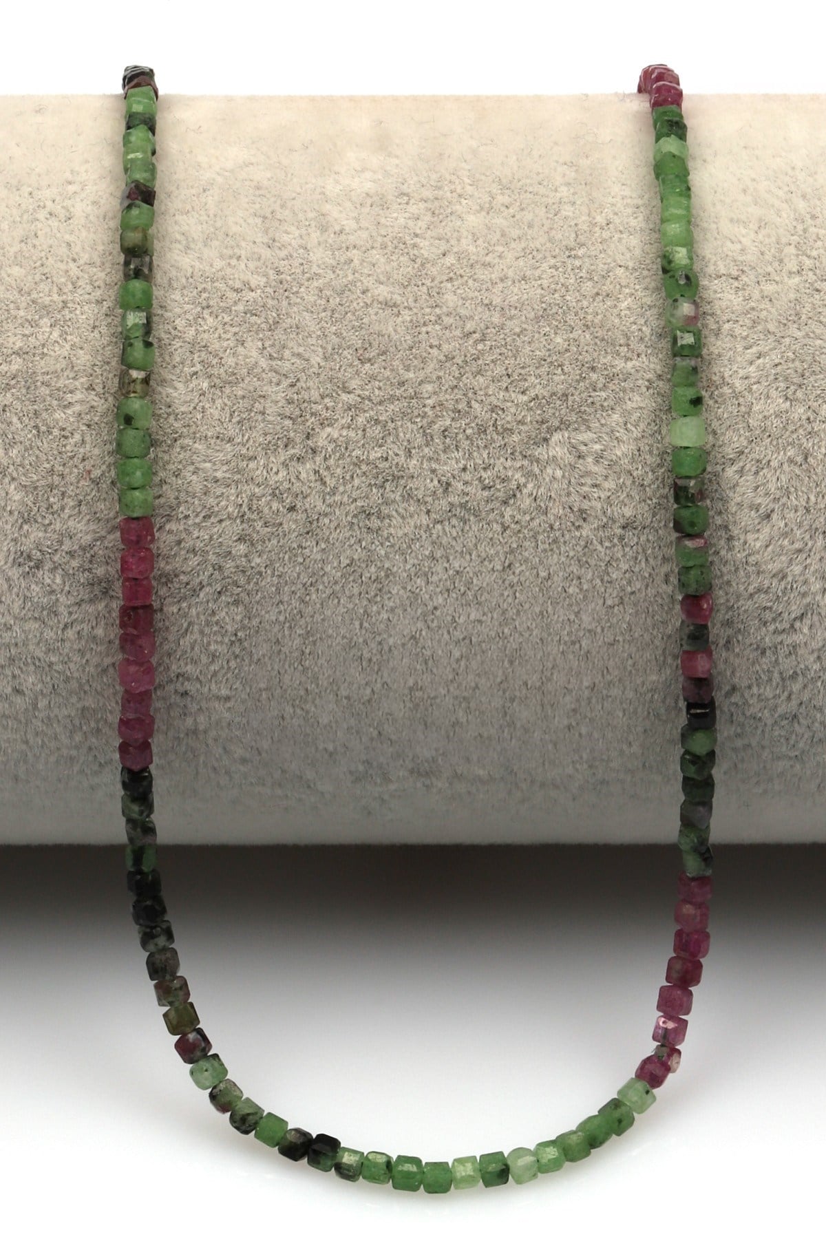 Anyolit ( Ruby Zoisite ) Doğal Taş Dizi 2 mm Fasetli Küp Kesim - DZ-1299