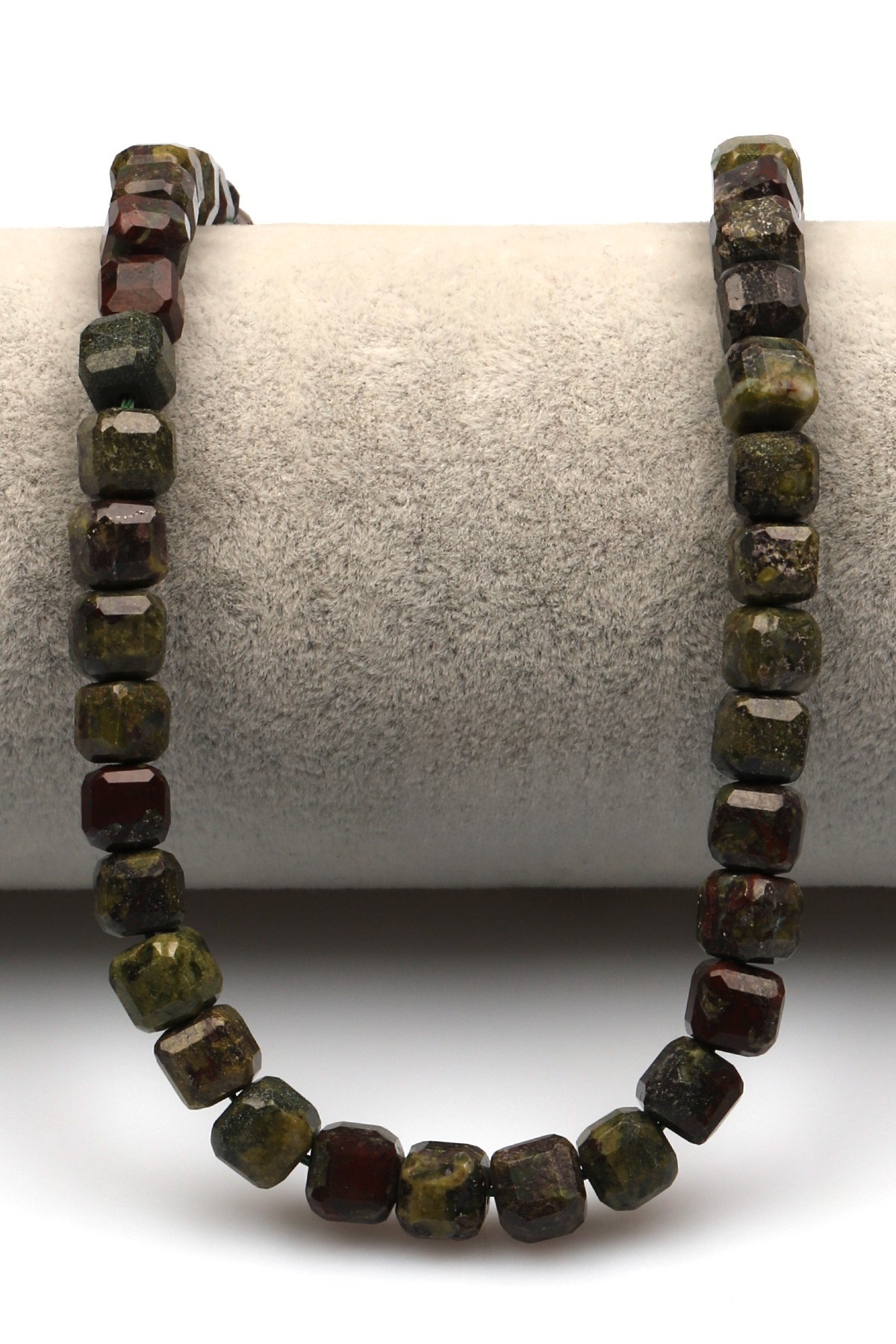 Dragon Blood Jasper Doğal Taş Dizi 6 mm Küp Kesim - DZ-1166