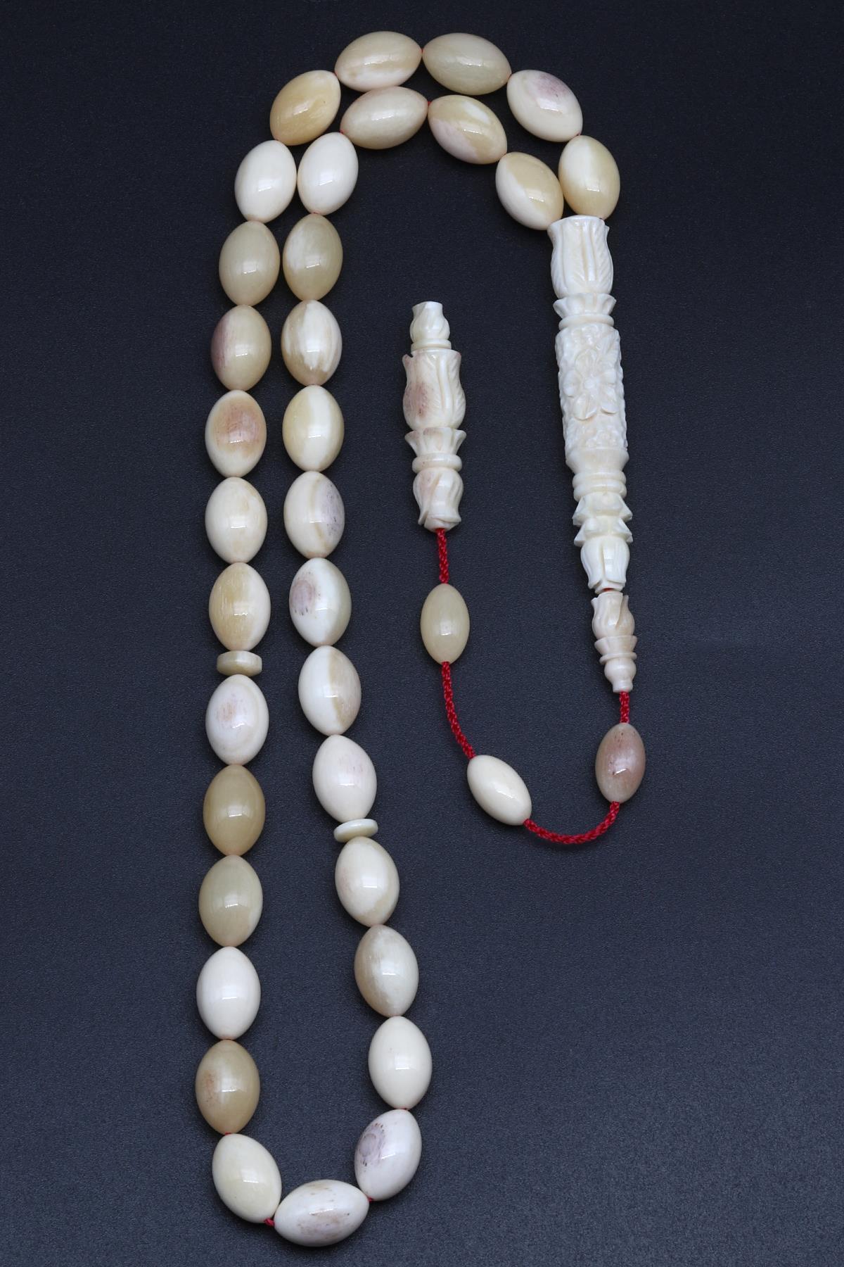 İmame Oymalı Usta İşçilikli Kemik Tesbih 9 x 13 mm Arpa Kesim