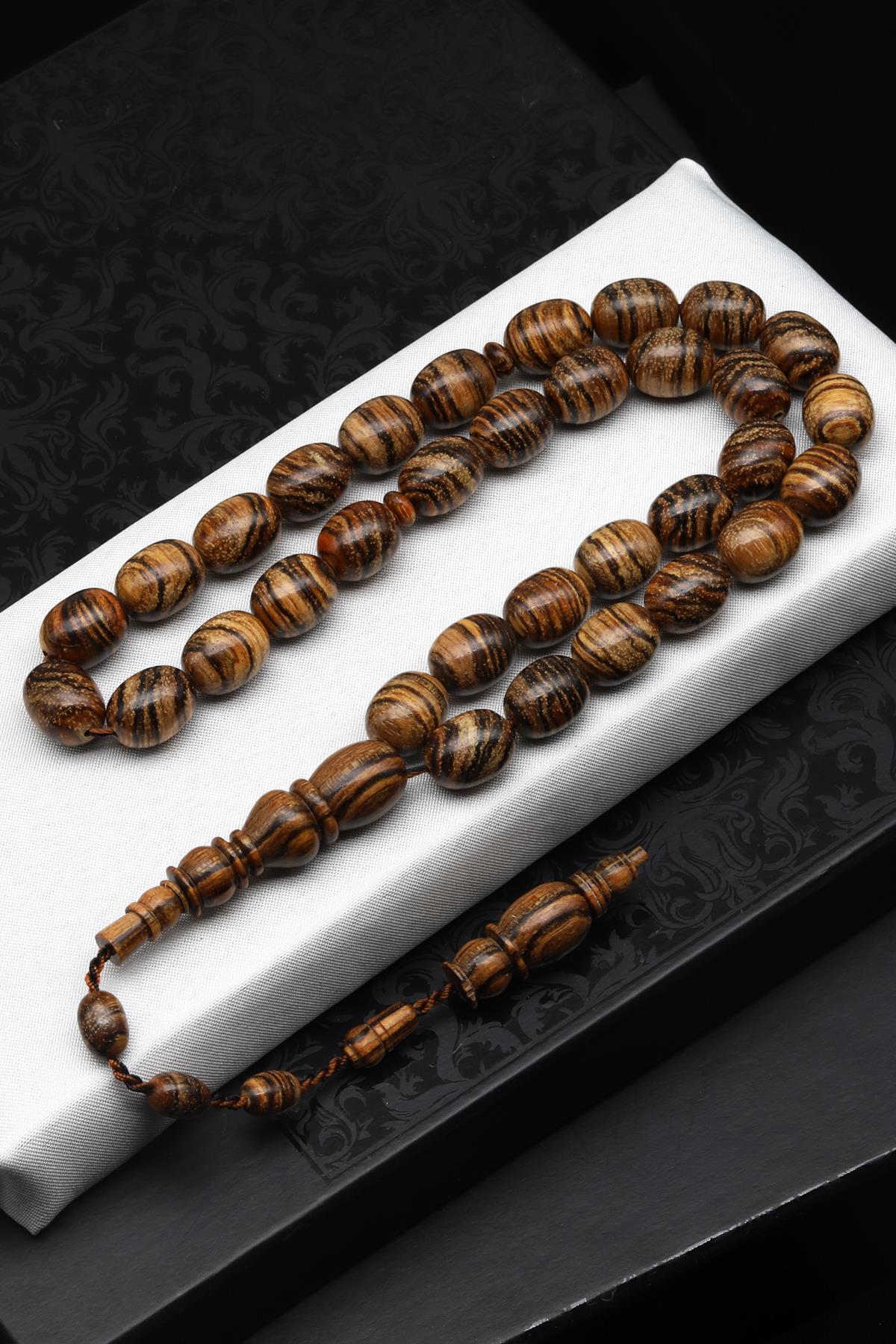 Usta İşçilikli Öd Ağacı Tesbih 10 x 13 mm Badem Kesim