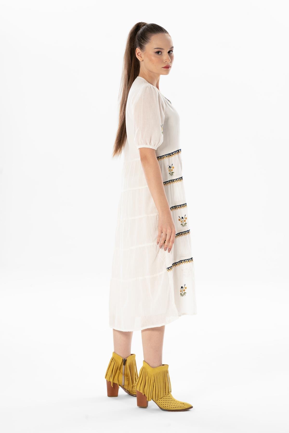 Kısa Kol Vual Nakışlı V Yaka Reyhan Uzun Yazlık Otantik Elbise Krem Krm