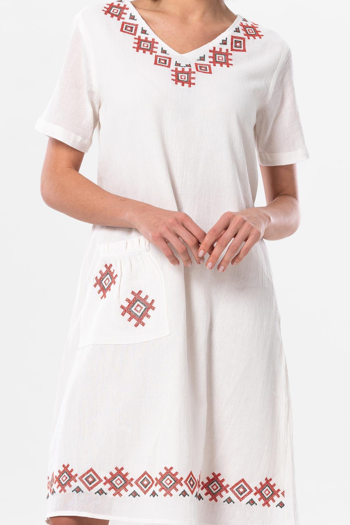 Kolsuz Şile Bezi Kruvaze Yaka Nakışlı Tülin Midi Boy Yazlık Otantik Elbise Krem Krm