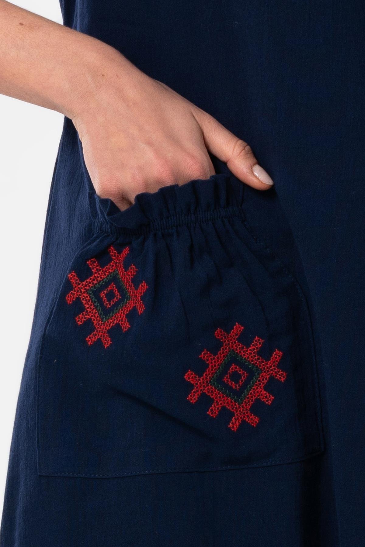 Kolsuz Şile Bezi Kruvaze Yaka Nakışlı Tülin Midi Boy Yazlık Otantik Elbise Lacivert Lcvt