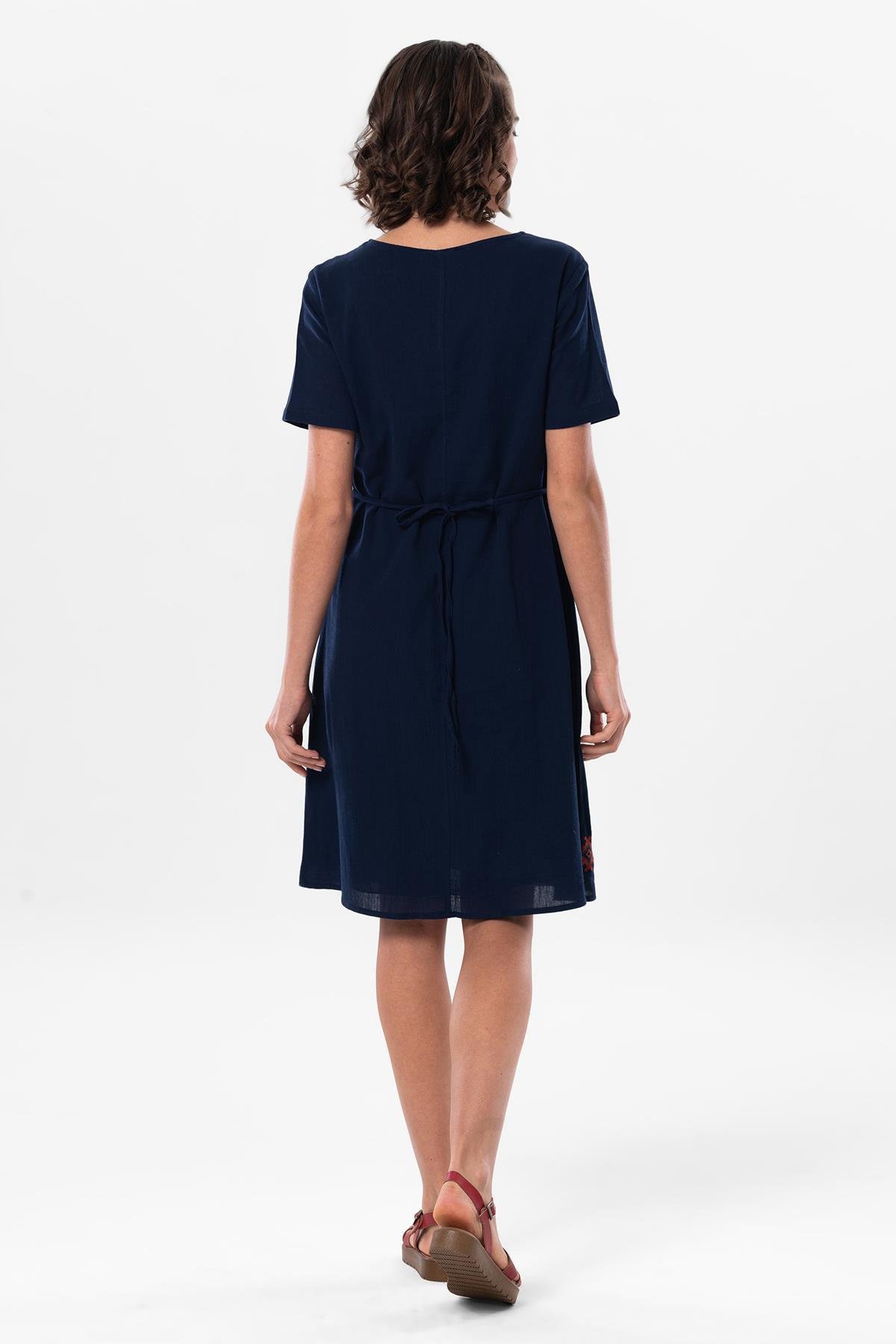 Kolsuz Şile Bezi Kruvaze Yaka Nakışlı Tülin Midi Boy Yazlık Otantik Elbise Lacivert Lcvt