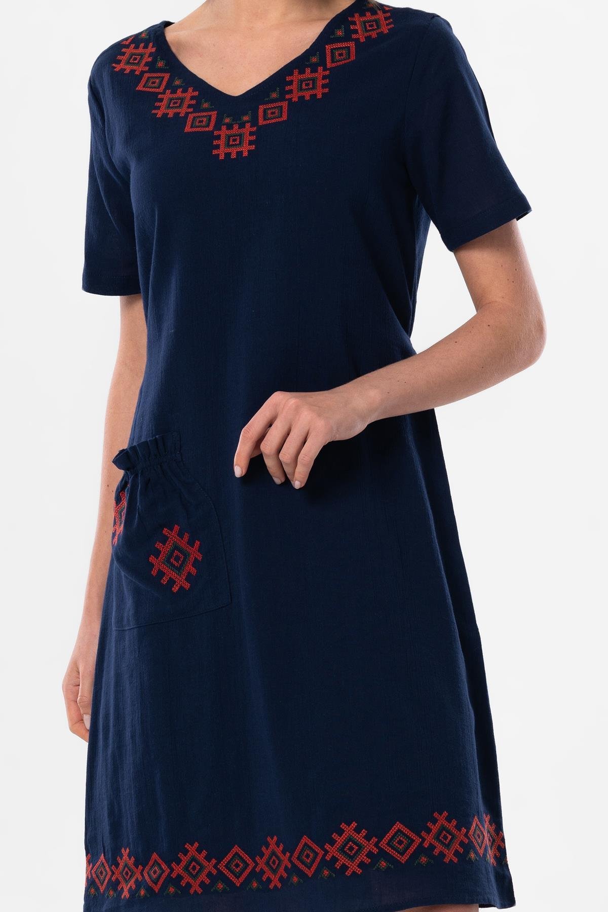 Kolsuz Şile Bezi Kruvaze Yaka Nakışlı Tülin Midi Boy Yazlık Otantik Elbise Lacivert Lcvt