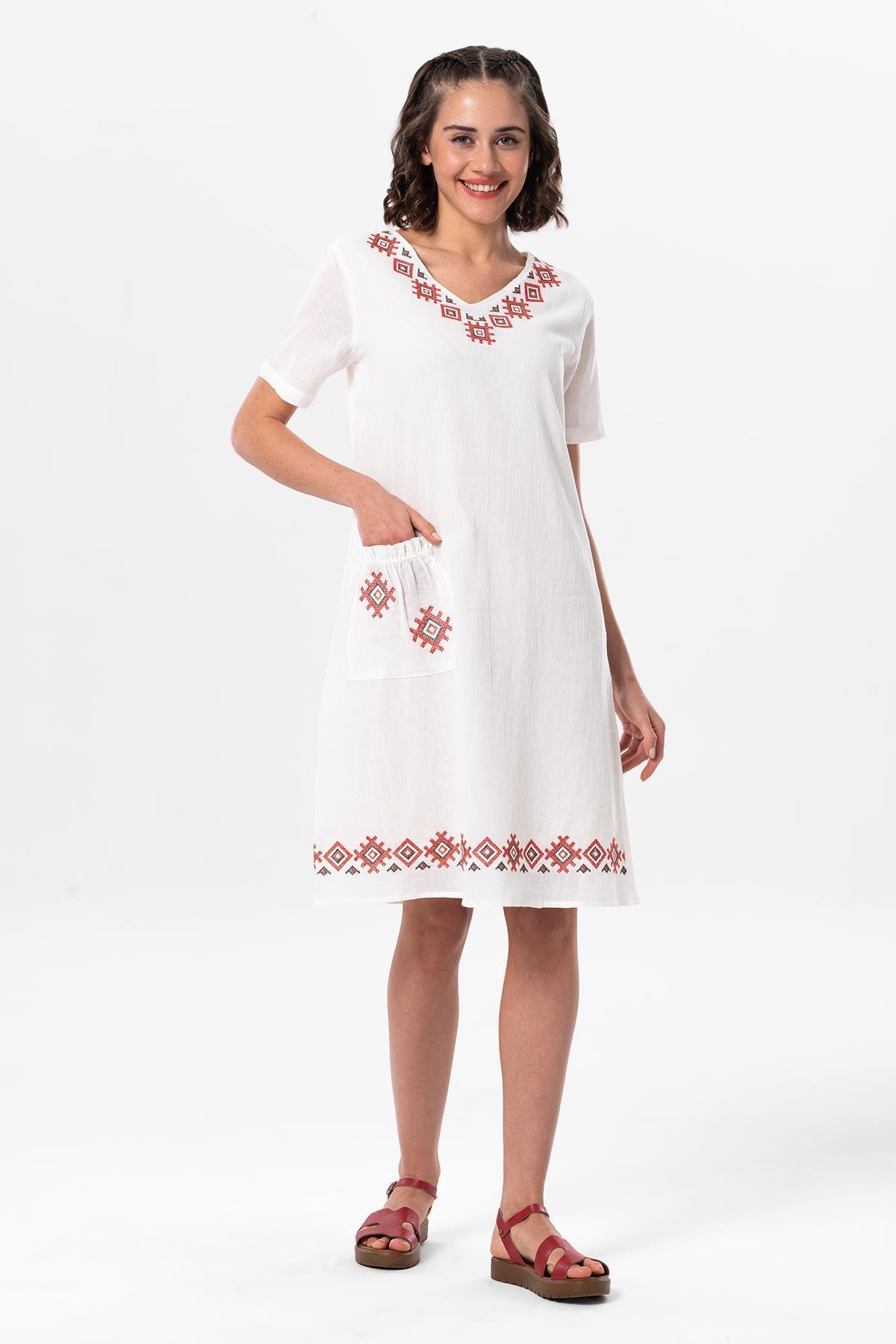 Kolsuz Şile Bezi Kruvaze Yaka Nakışlı Tülin Midi Boy Yazlık Otantik Elbise Krem Krm