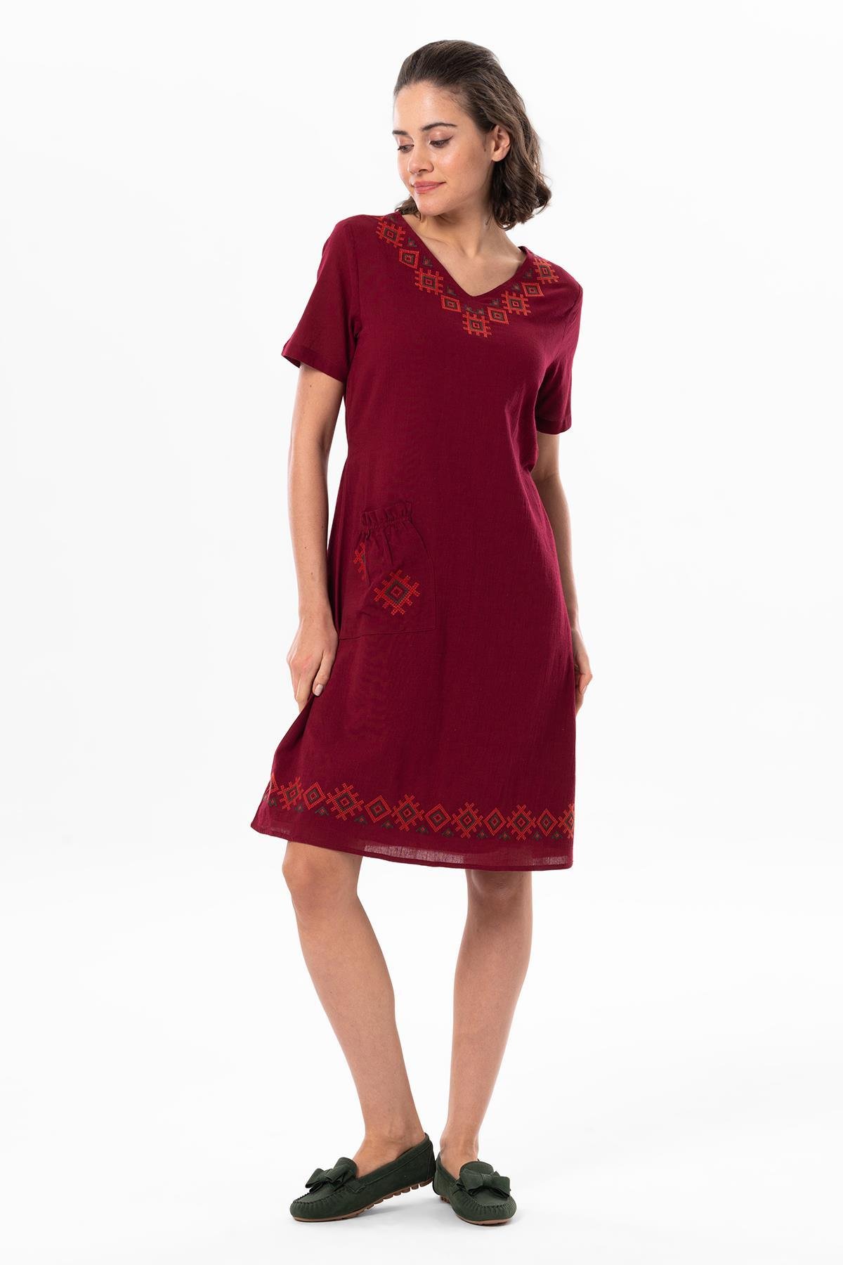 Kolsuz Şile Bezi Kruvaze Yaka Nakışlı Tülin Midi Boy Yazlık Otantik Elbise Bordo Brd