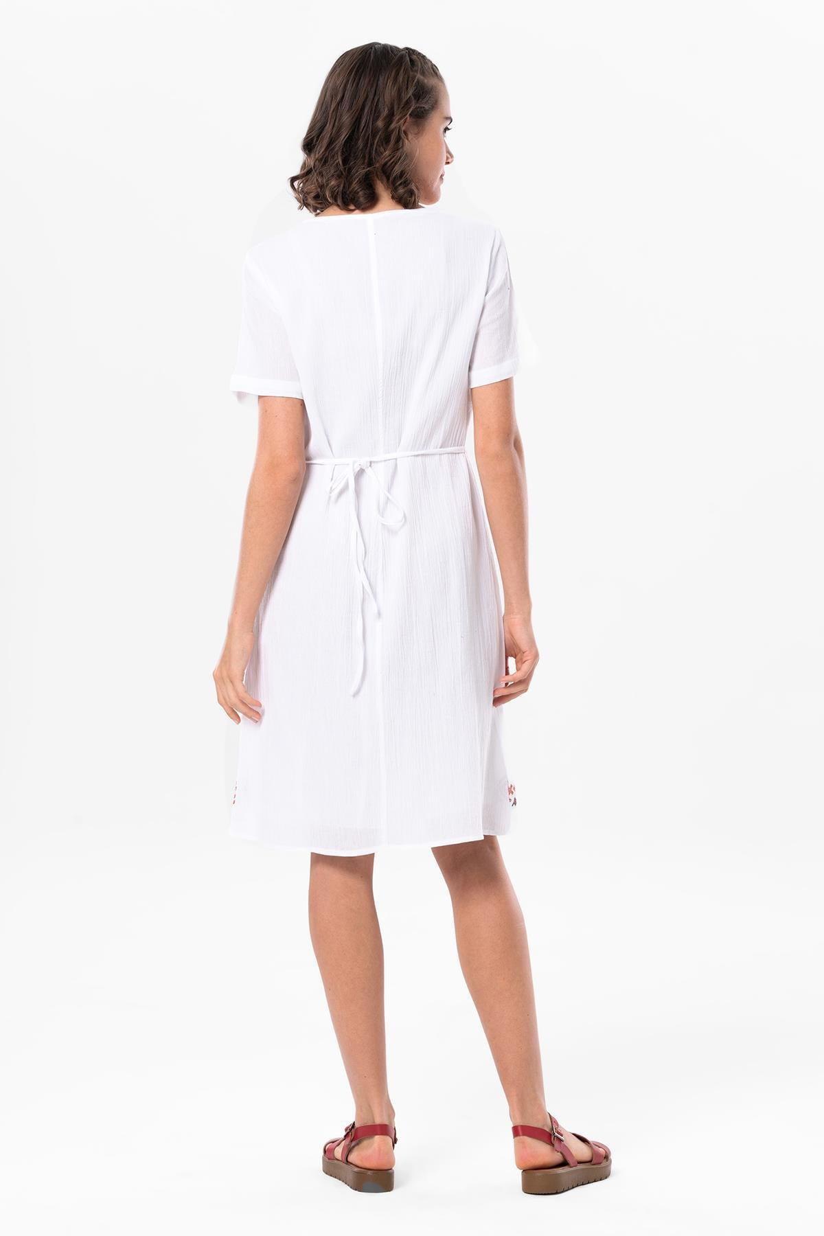 Kolsuz Şile Bezi Kruvaze Yaka Nakışlı Tülin Midi Boy Yazlık Otantik Elbise Beyaz Byz