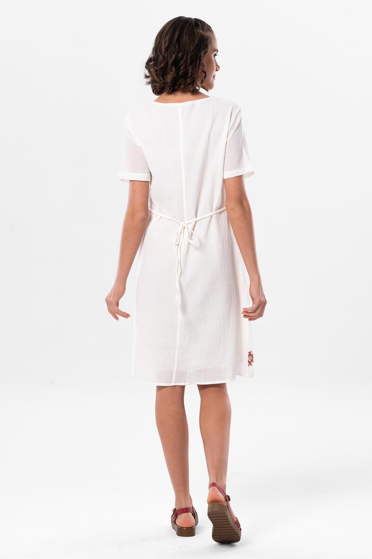 Kolsuz Şile Bezi Kruvaze Yaka Nakışlı Tülin Midi Boy Yazlık Otantik Elbise Krem Krm