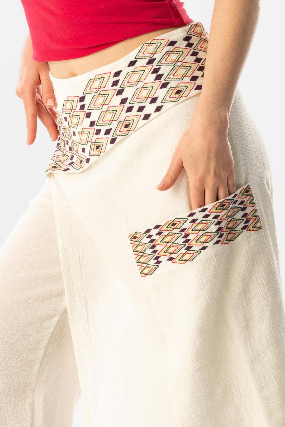 Kumru Şile Bezi Nakışlı Bağlama Detaylı Yazlık Otantik Pantolon Krem Krm