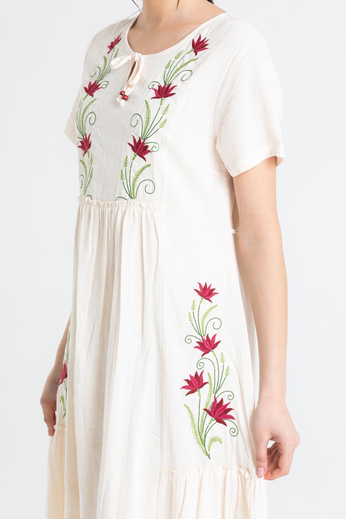 Toptan Kısa Kol Şile Bezi Lalezar Nakışlı Midi Boy Elbise Krem