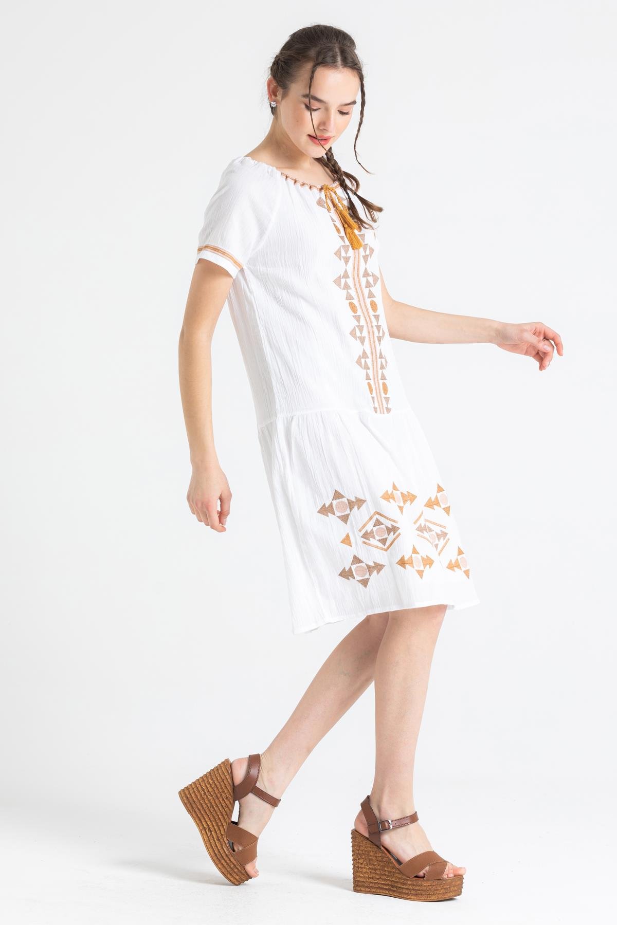 Toptan Kısa Kol Şile Bezi Yasmin Nakışlı Kısa Elbise Beyaz