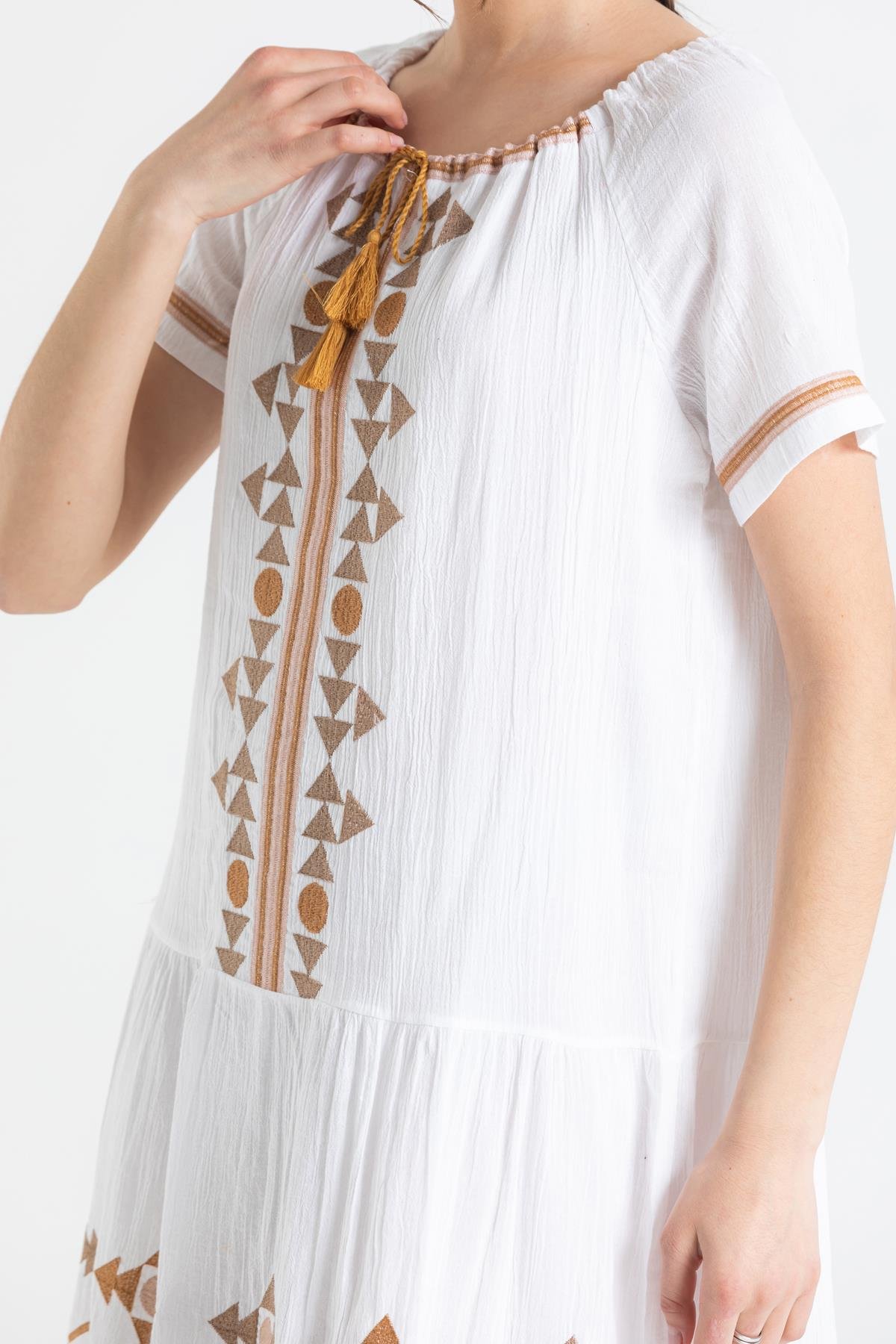 Toptan Kısa Kol Şile Bezi Yasmin Nakışlı Kısa Elbise Beyaz