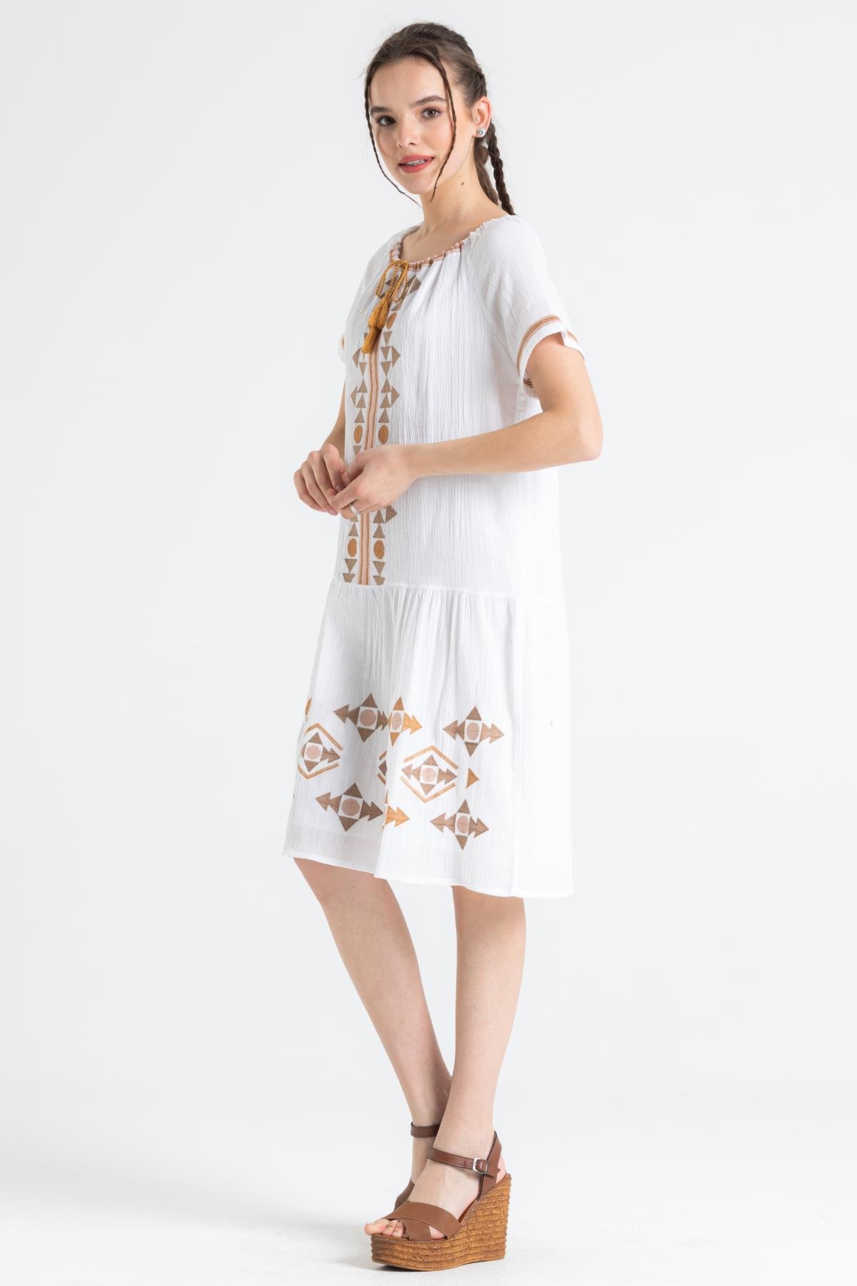 Toptan Kısa Kol Şile Bezi Yasmin Nakışlı Kısa Elbise Beyaz