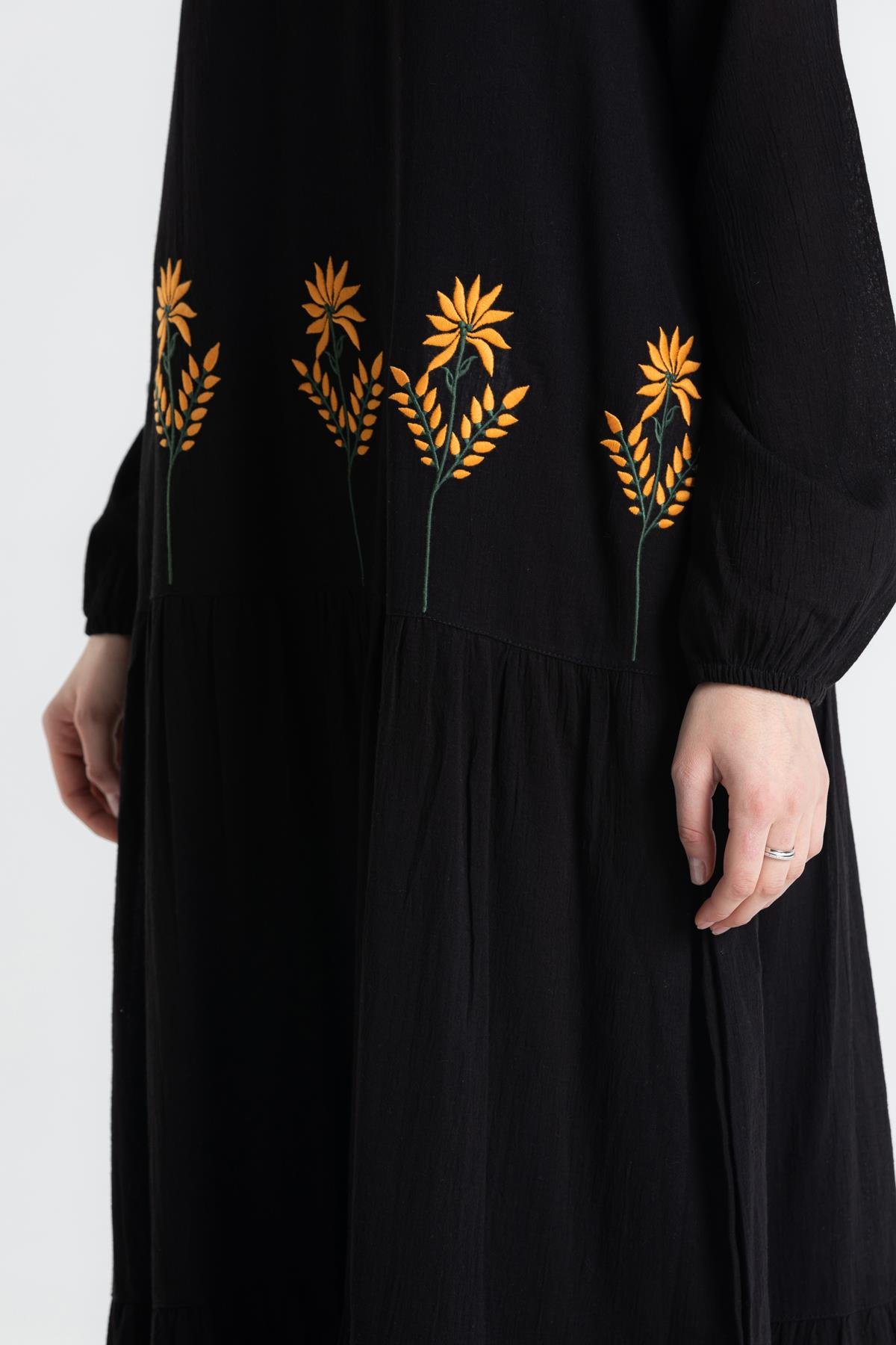 Toptan Uzun Kol Şile Bezi Aslı Nakışlı Uzun Elbise Siyah