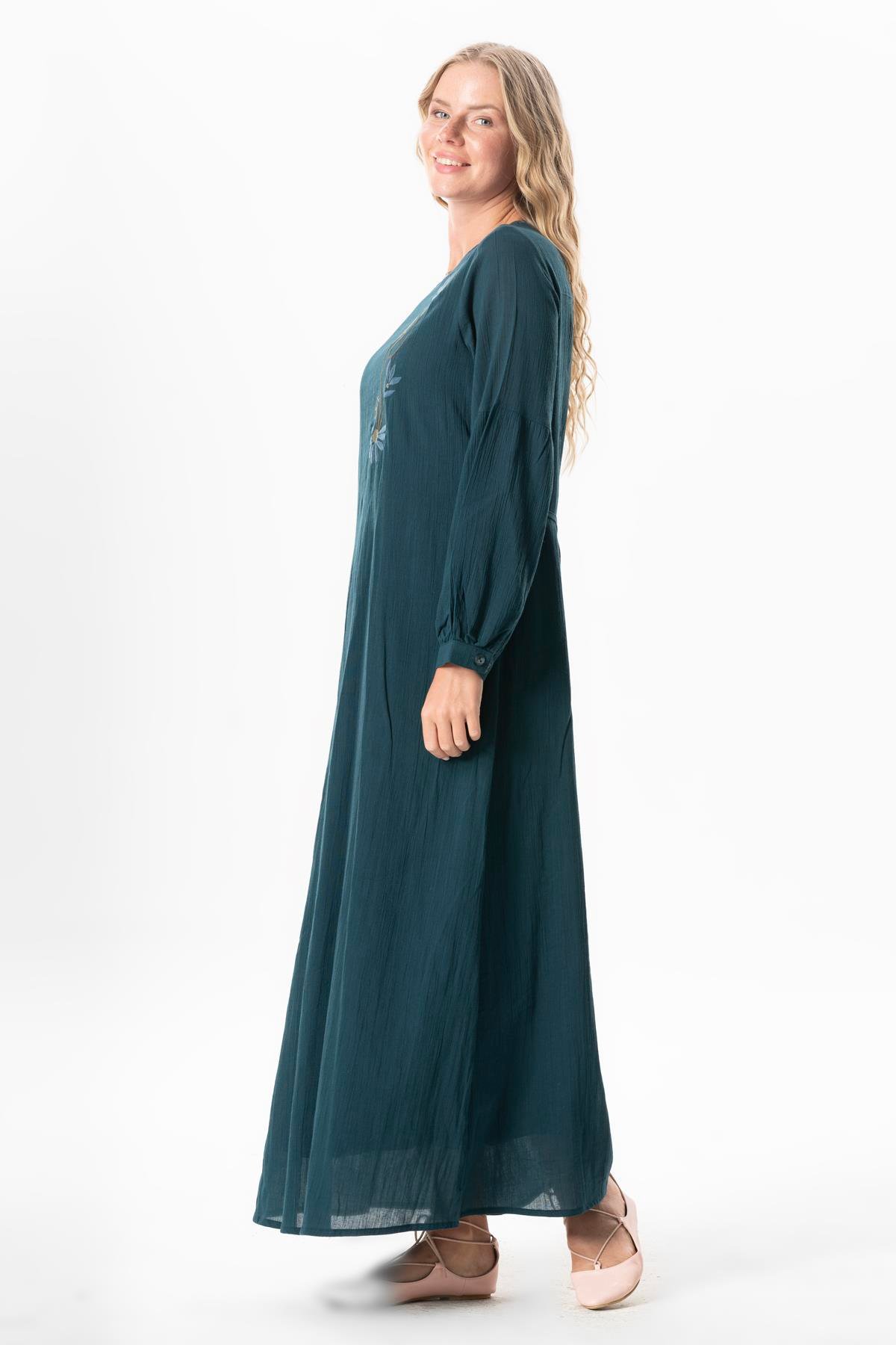 Uzun Kol Şile Bezi Gülşah Bisiklet Yaka Nakışlı Uzun Yazlık Elbise Petrol Ptrl