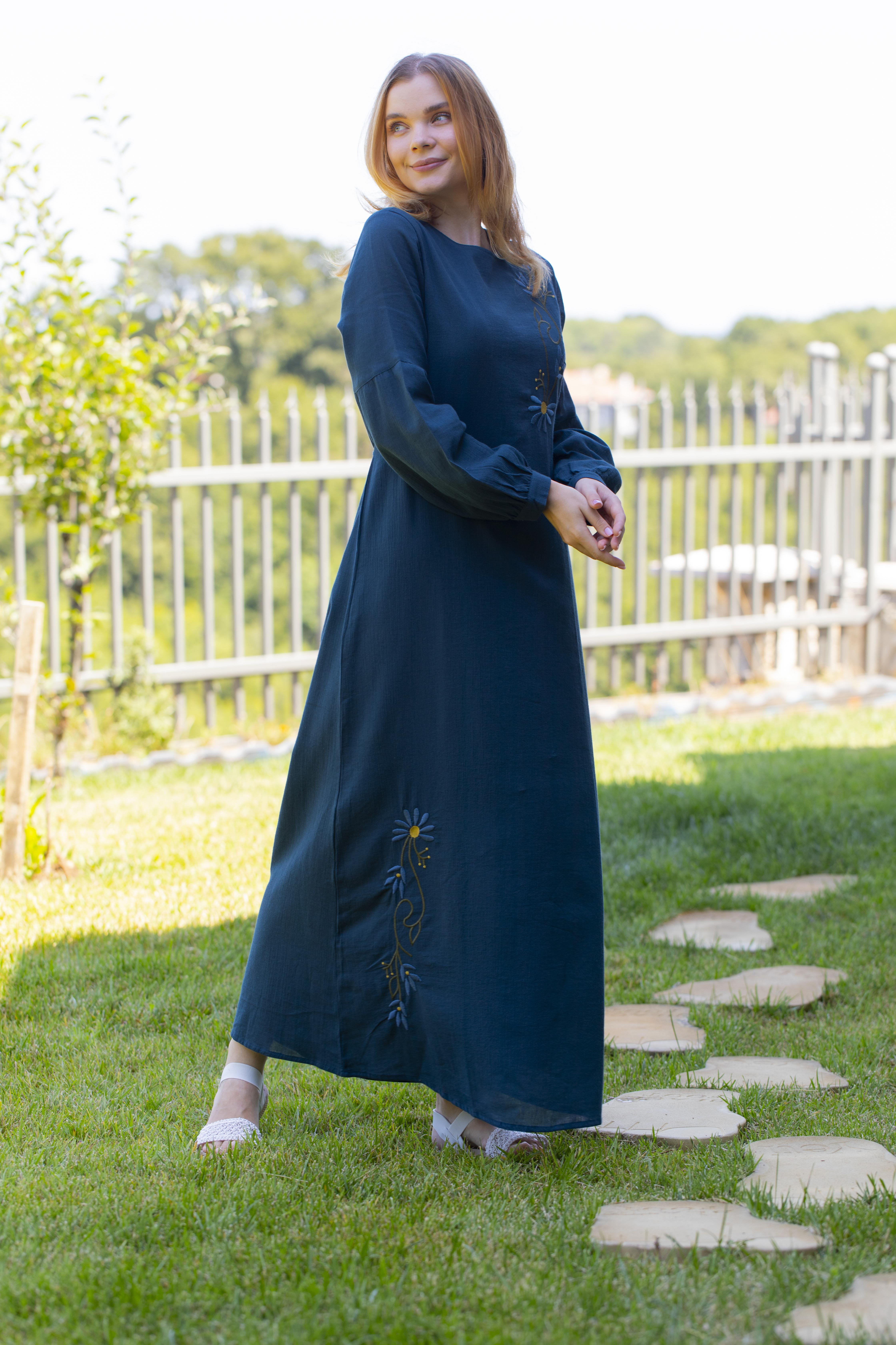 Uzun Kol Şile Bezi Gülşah Bisiklet Yaka Nakışlı Uzun Yazlık Elbise Lacivert Lcvt