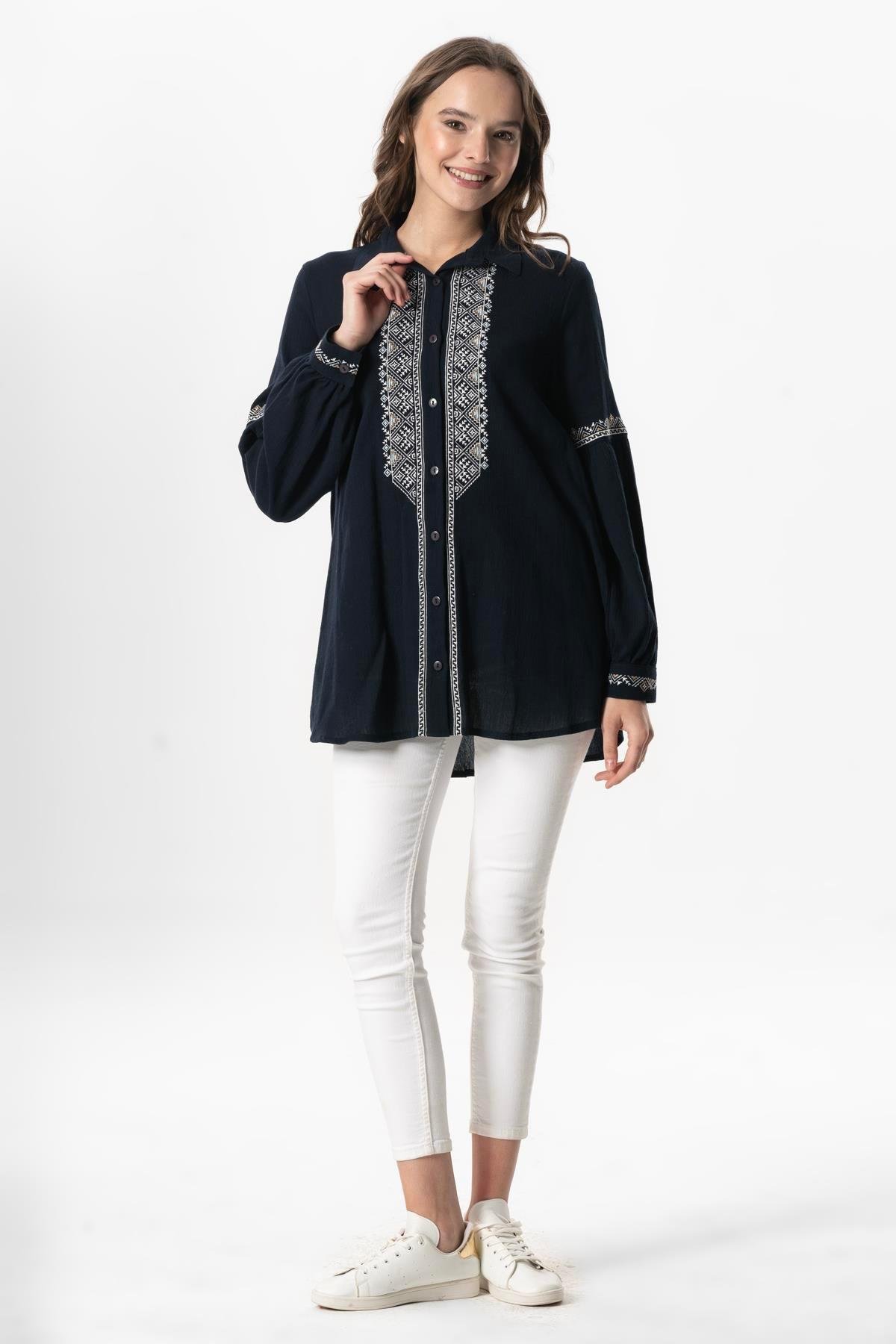 Uzun Kol Şile Bezi Maviş Nakış İşlemeli Yazlık Gömlek Lacivert Lcvt