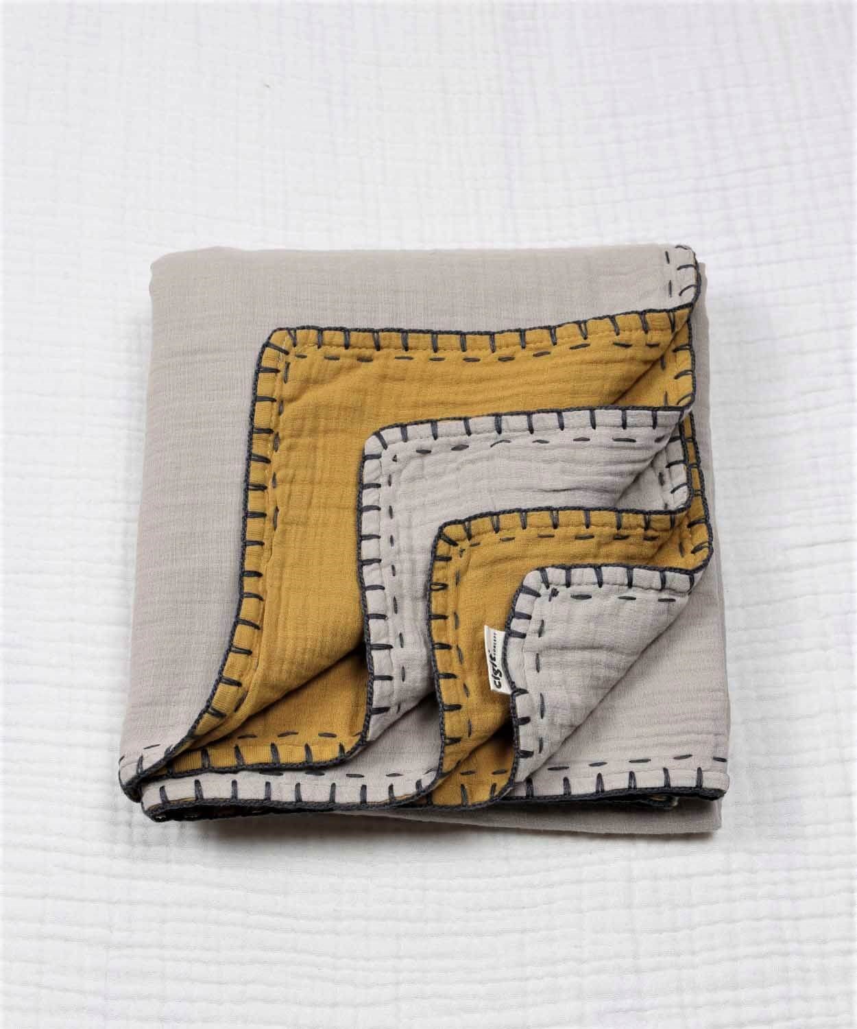 100181-922CigitMüslin Çift Taraflı El İşili Bebek Battaniye (Yıkanmıştır) 100X100 cm Hardal-Vizon