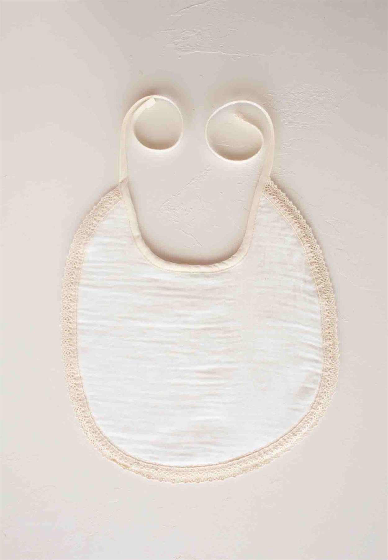 100109 - 013Bağlamalı Bebek Mama Önlüğü 25 cm Ekru - CigitCigitBağlamalı Ponponlu Mama Önlüğü 25 cm Ekru