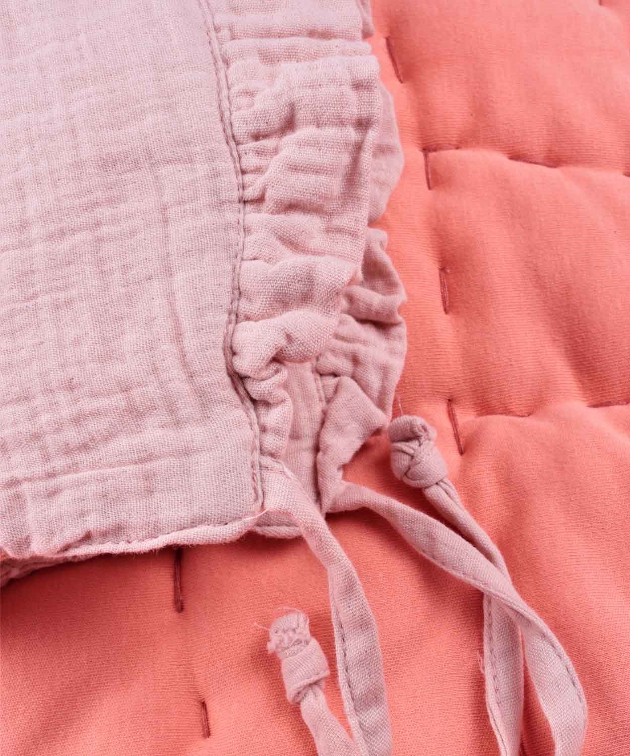 61557-04BAGLAMALI FIRFIRLI BEBEK SAPKA PUDRA PEMBE - cigit.com.trCigitBağlamalı Fırfırlı Bebek Şapka 0-2 yaş Pudra Pembe
