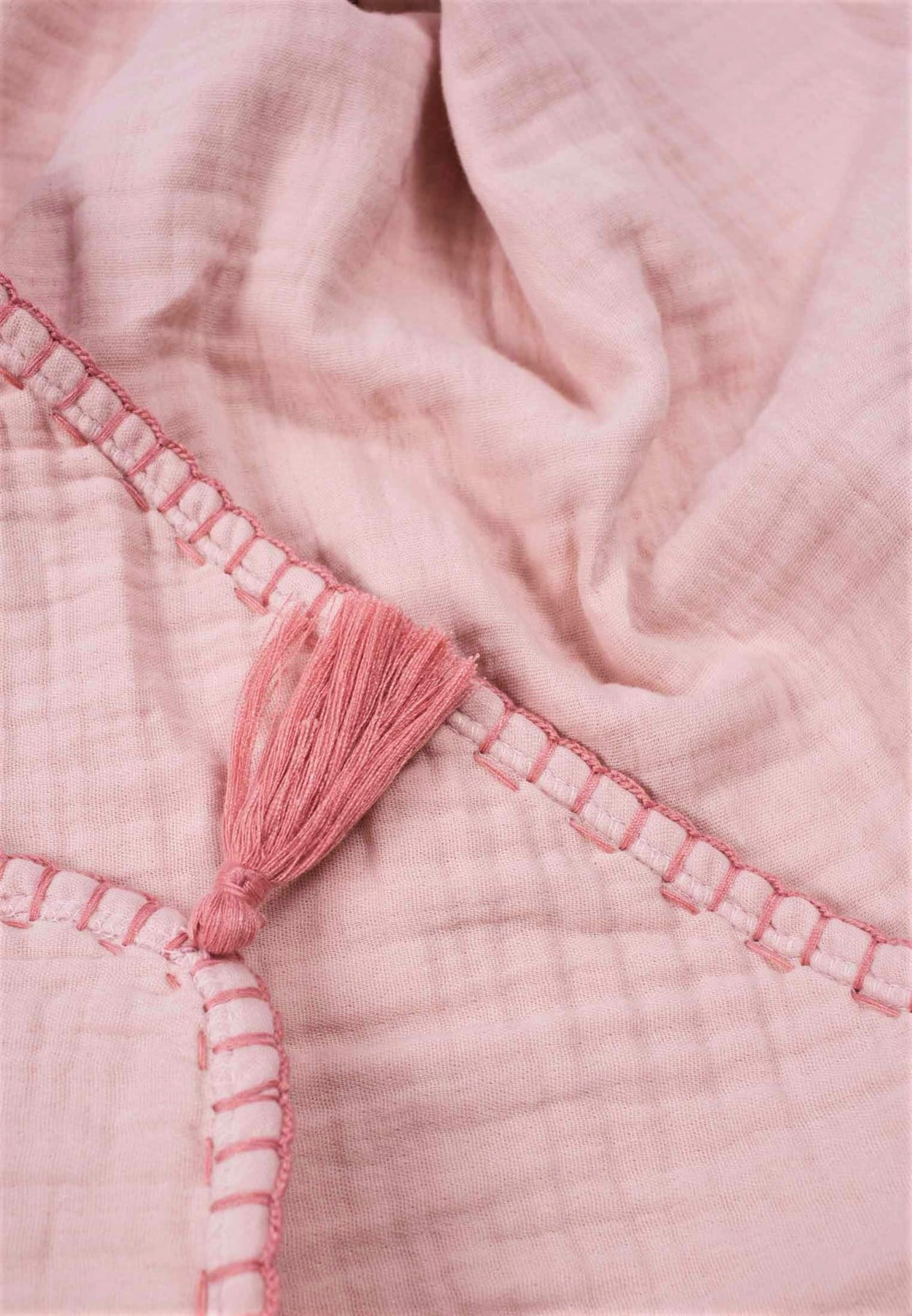100179-185Çift Kat El İşi Müslin Üçgen Havlu (Yıkanmıştır) 75X75 cm Pudra - cigit.com.trCigitÇift Kat El İşi Müslin Üçgen Havlu (Yıkanmıştır) 75X75 cm Pudra