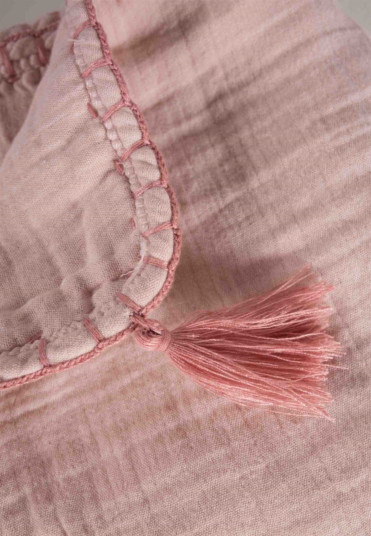 100179 - 140Çift Kat El İşi Müslin Üçgen Havlu (Yıkanmıştır) 75X75 cm Pembe - CigitCigitÇift Kat El İşi Müslin Üçgen Havlu (Yıkanmıştır) 75X75 cm Pembe