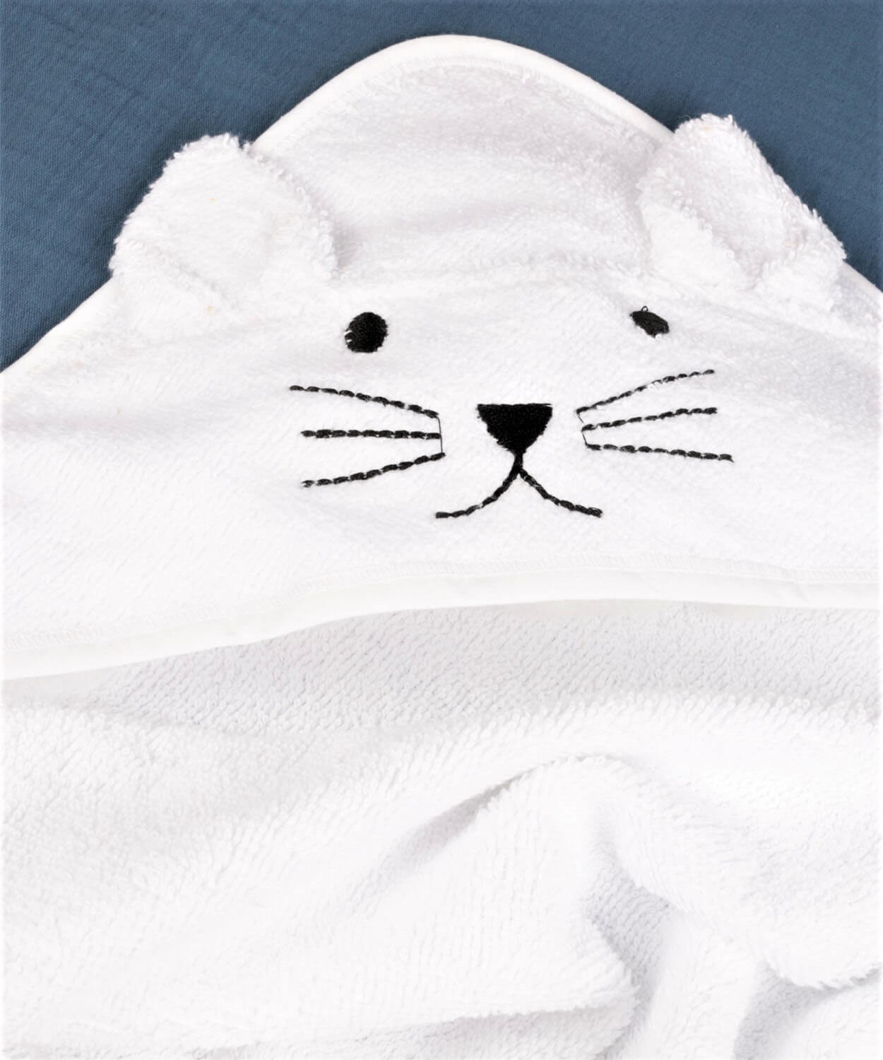 100187-14Kulaklı Kedi Nakışlı Bebek Banyo Havlusu 75X75 cm Beyaz - CigitCigitKulaklı Kedi Nakışlı Bebek Banyo Havlusu 75X75 cm Beyaz