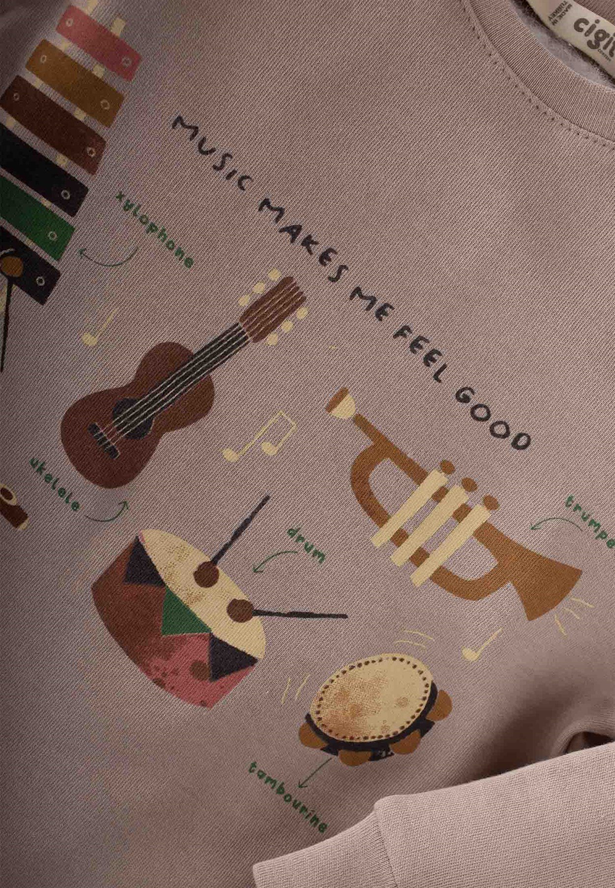 70948 - 5021Müzik Aletleri Baskılı Mevsimlik Takım 2-9 Yaş Bej - Fırsat ÜrünüCigitMüzik Aletleri Baskılı Mevsimlik Takım 2-9 Yaş Bej