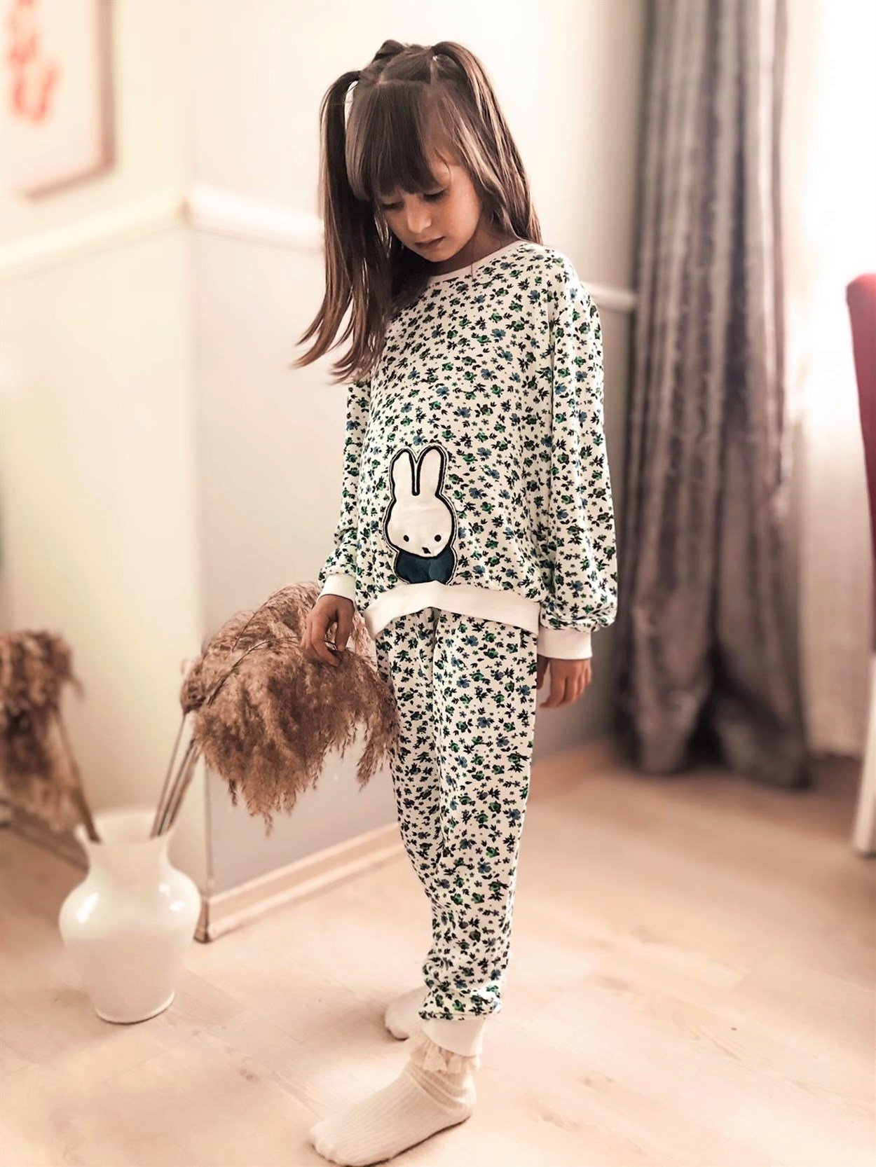 50197-928Tavşan Aplikeli Çıtır Desenli Pijama Takıımı 3-8 Yaş Ekru Çiçekli - www.cigit.com.trCigitTavşan Aplikeli Çıtır Desenli Pijama Takıımı 3-8 Yaş Ekru Çiçekli