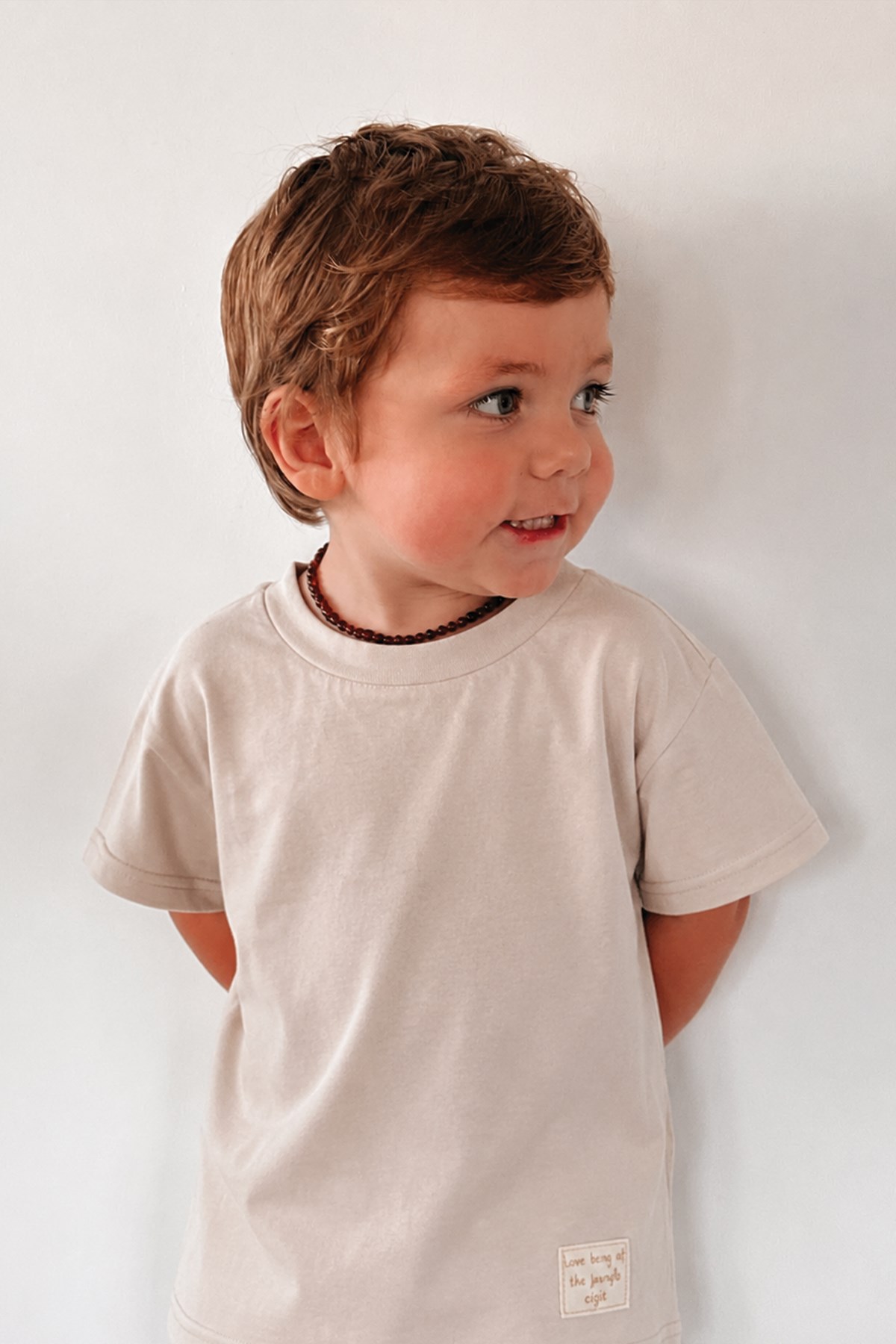 CigitEtiket Detaylı T-Shirt 2-10 Yaş Kum