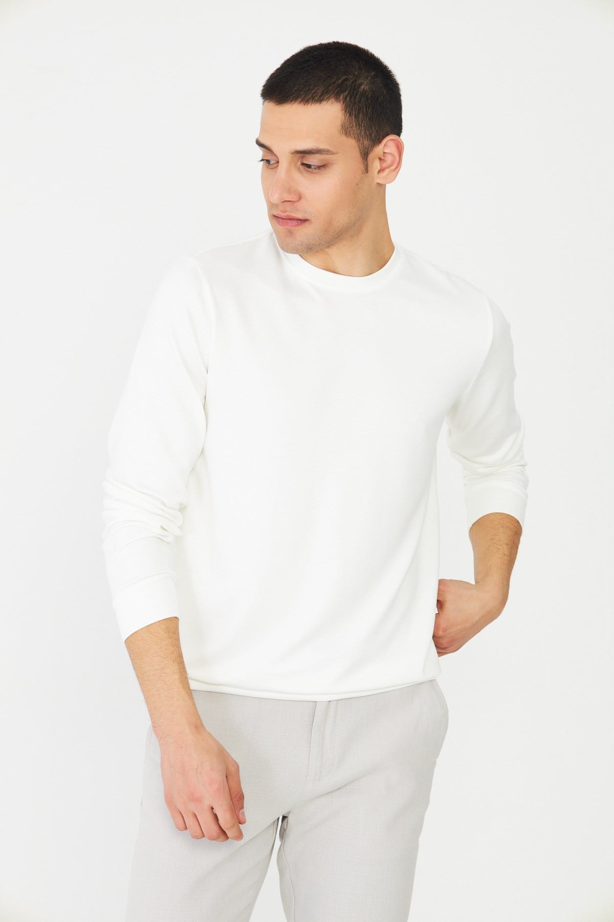 White StoneBeyaz Basic Bisiklet Yaka Erkek Sweatshirt