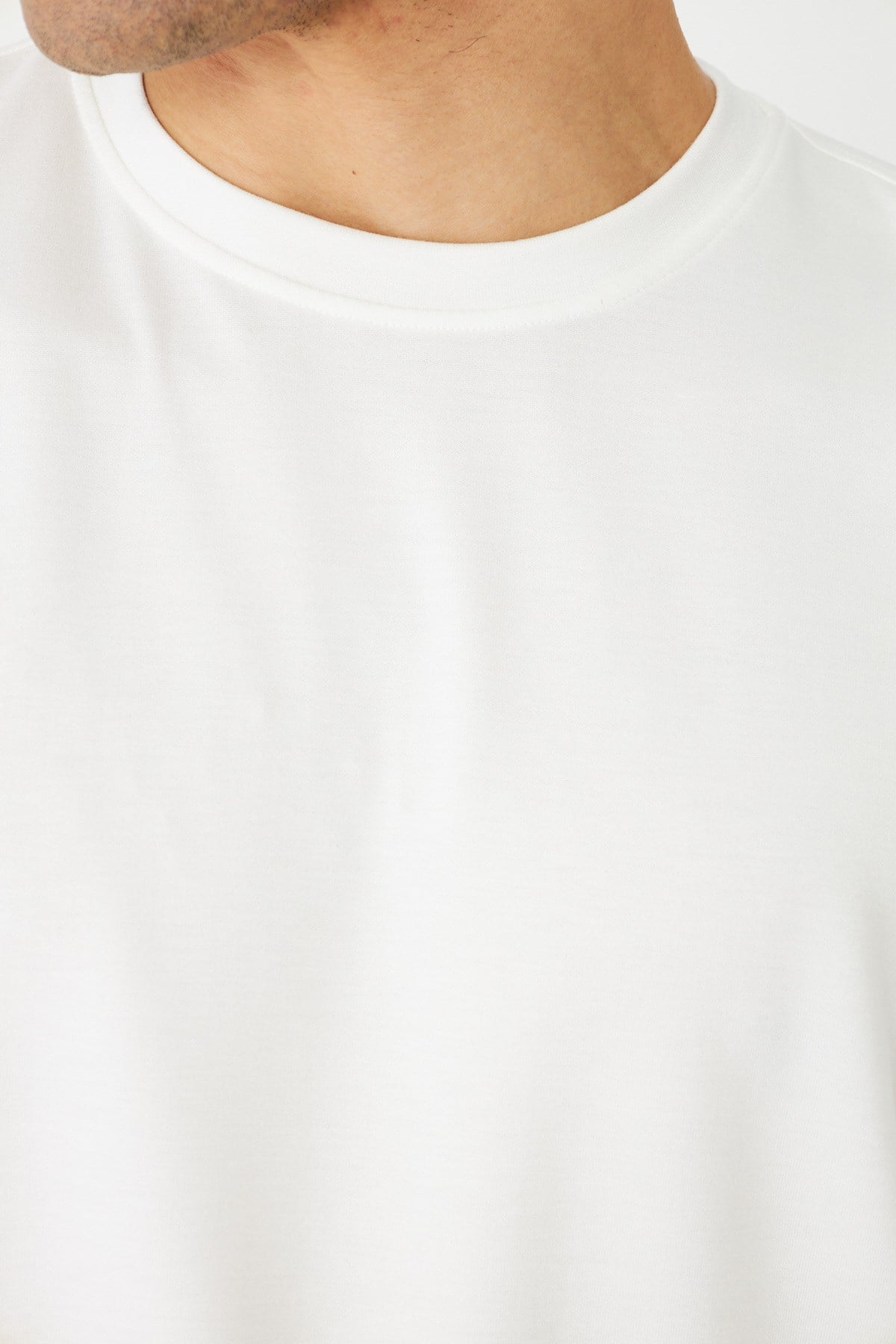 White StoneBeyaz Basic Bisiklet Yaka Erkek Sweatshirt