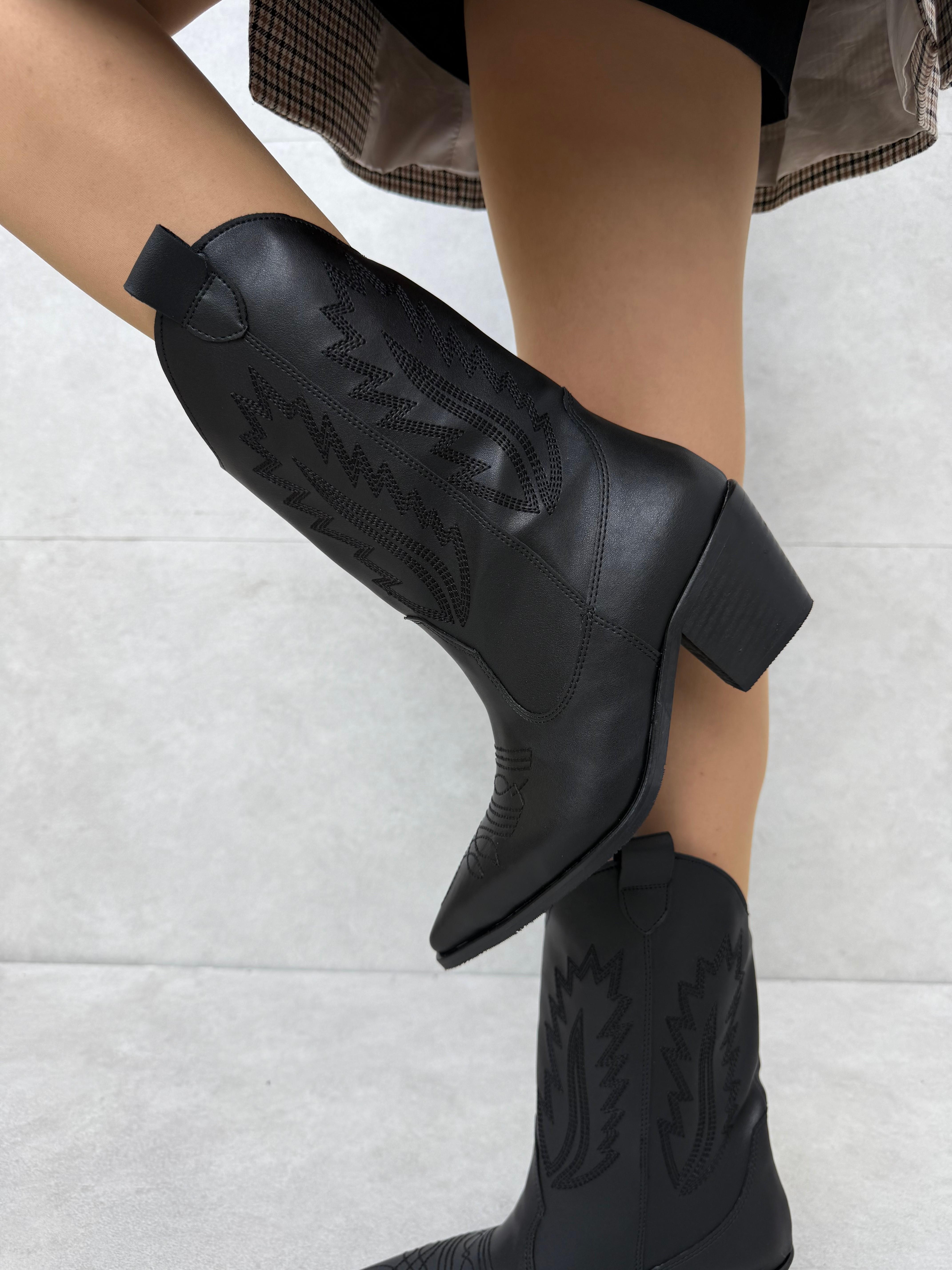 Deswa Siyah Deri Kısa Kovboy Bot