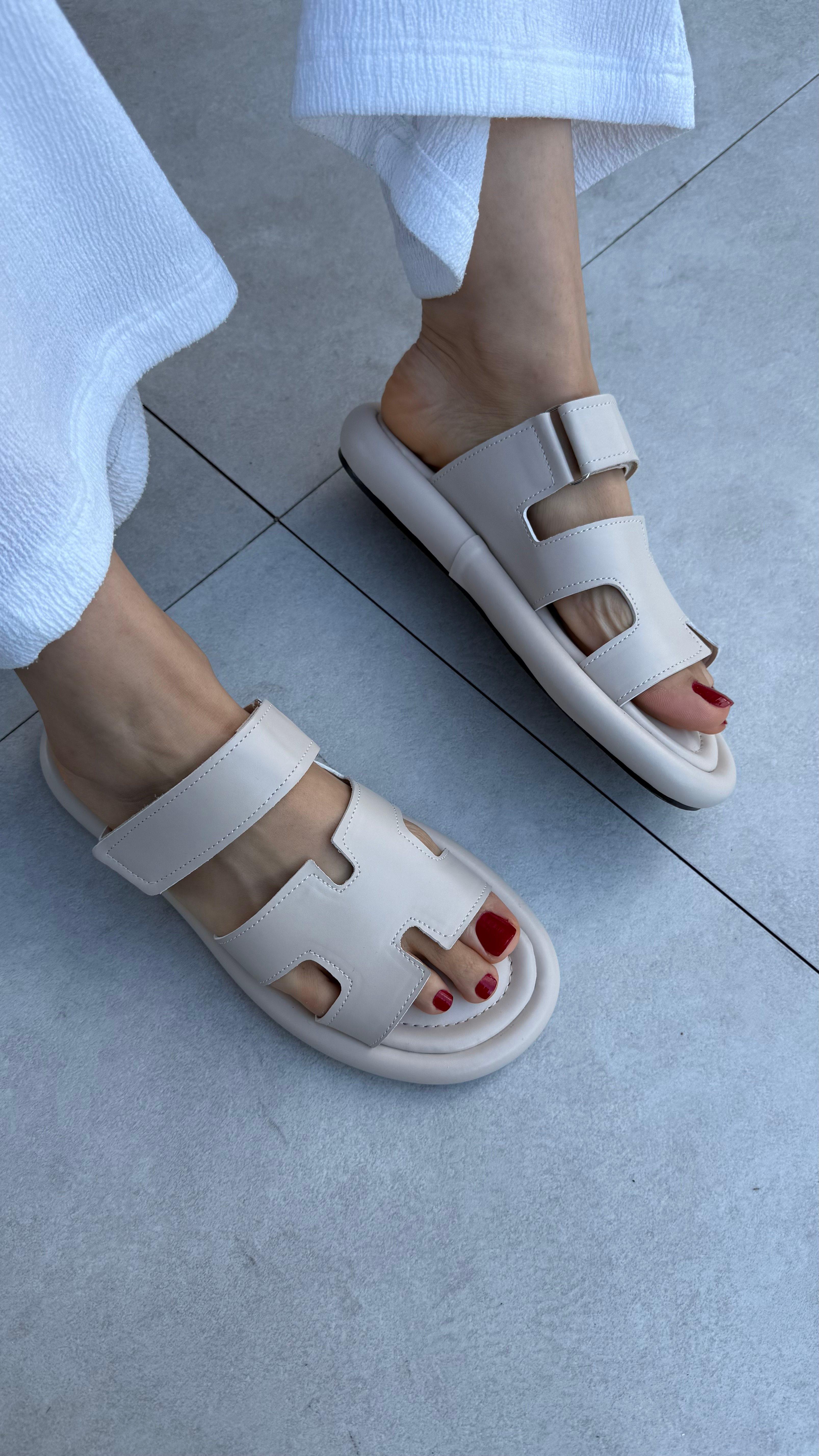 HESSA BEJ CİLT CIRTLI SANDALET