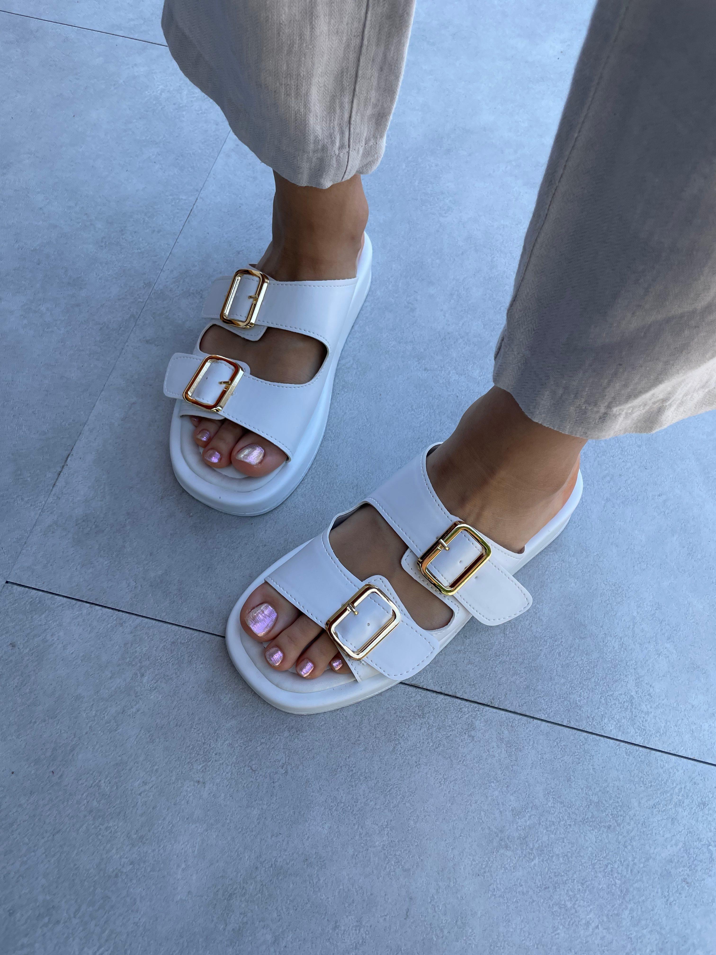 Lora Beyaz Renk Toka Detaylı Pufidik Taban Terlik