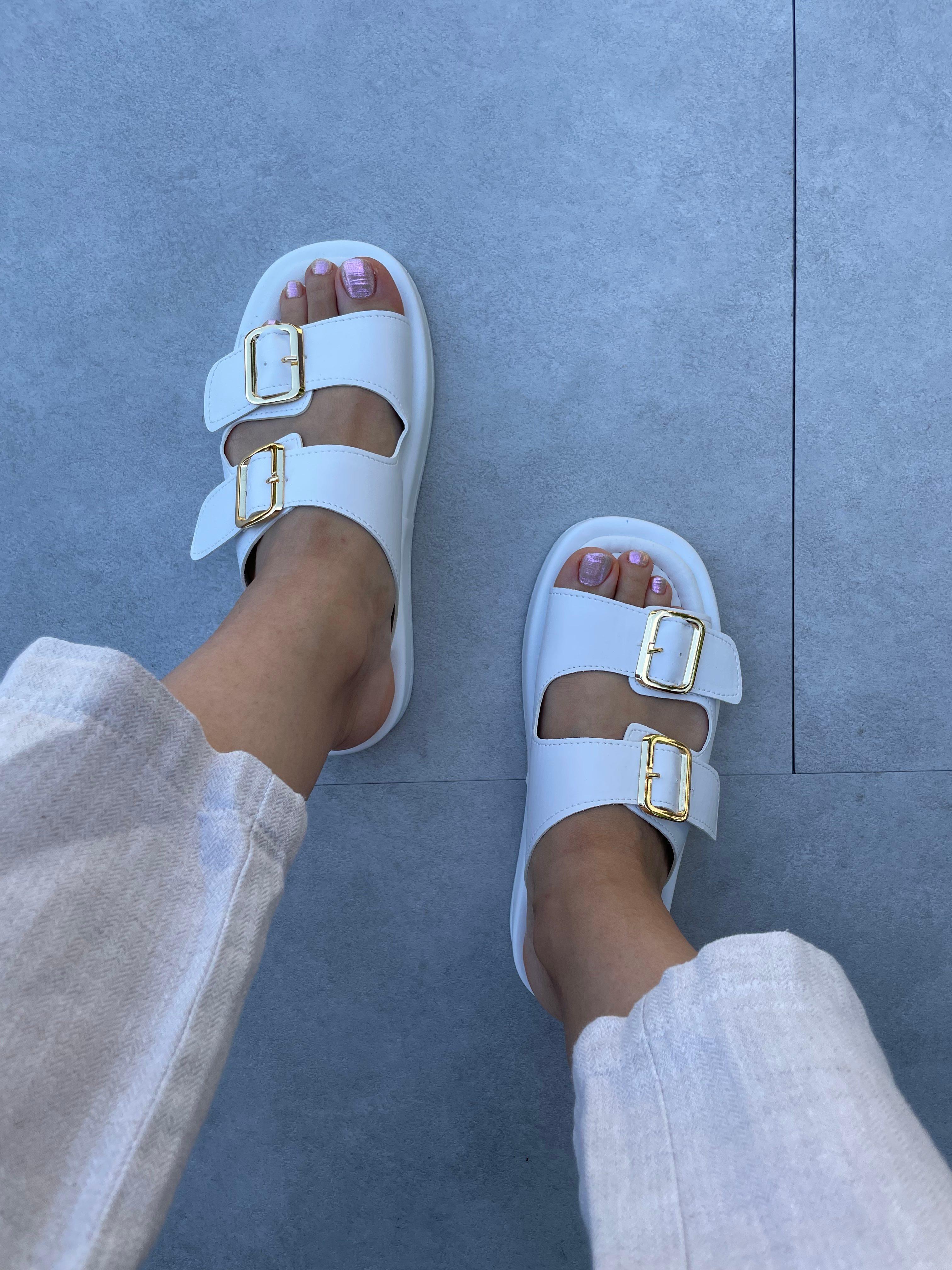 Lora Beyaz Renk Toka Detaylı Pufidik Taban Terlik