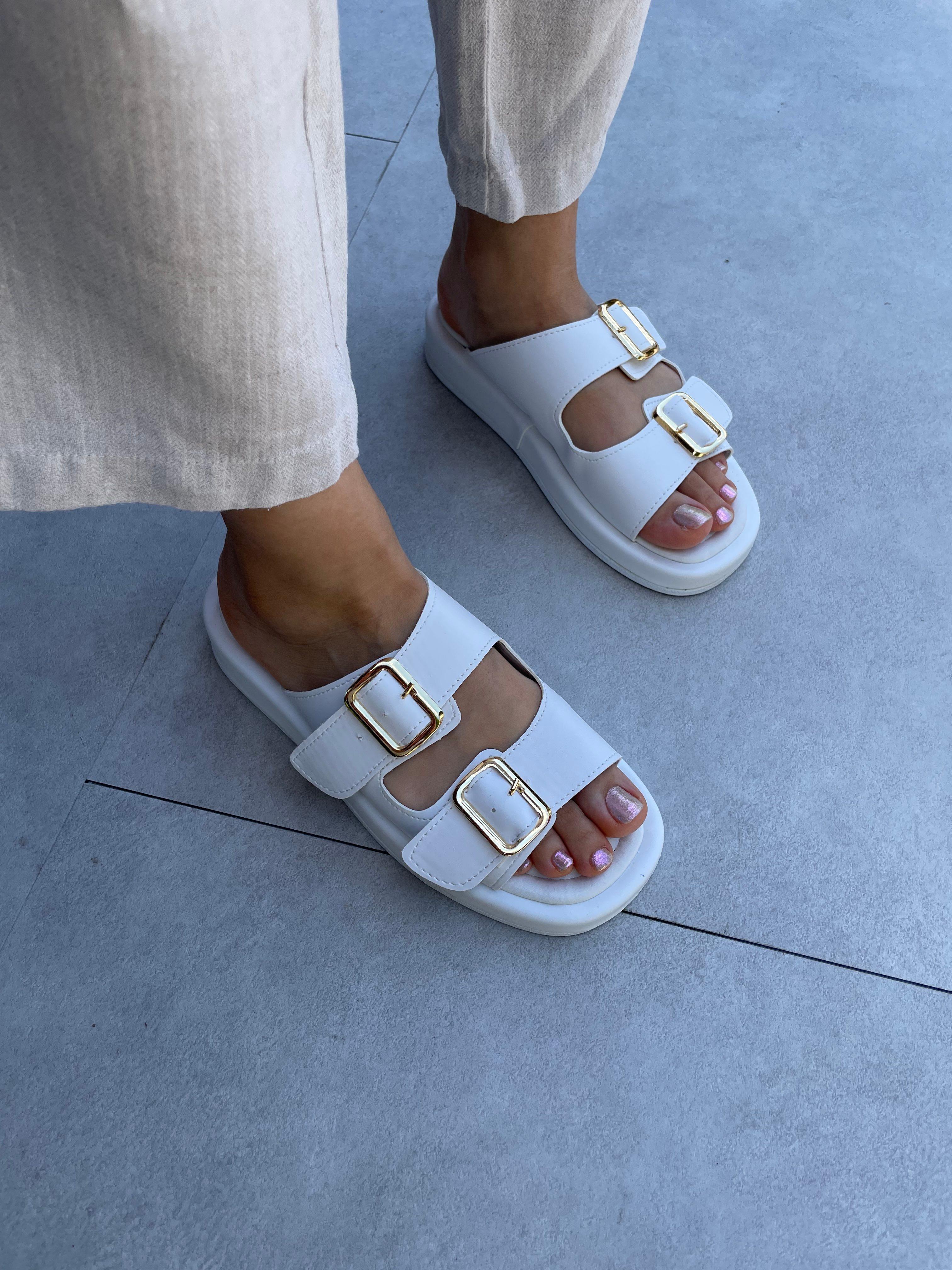 Lora Siyah Renk Toka Detaylı Pufidik Taban Terlik