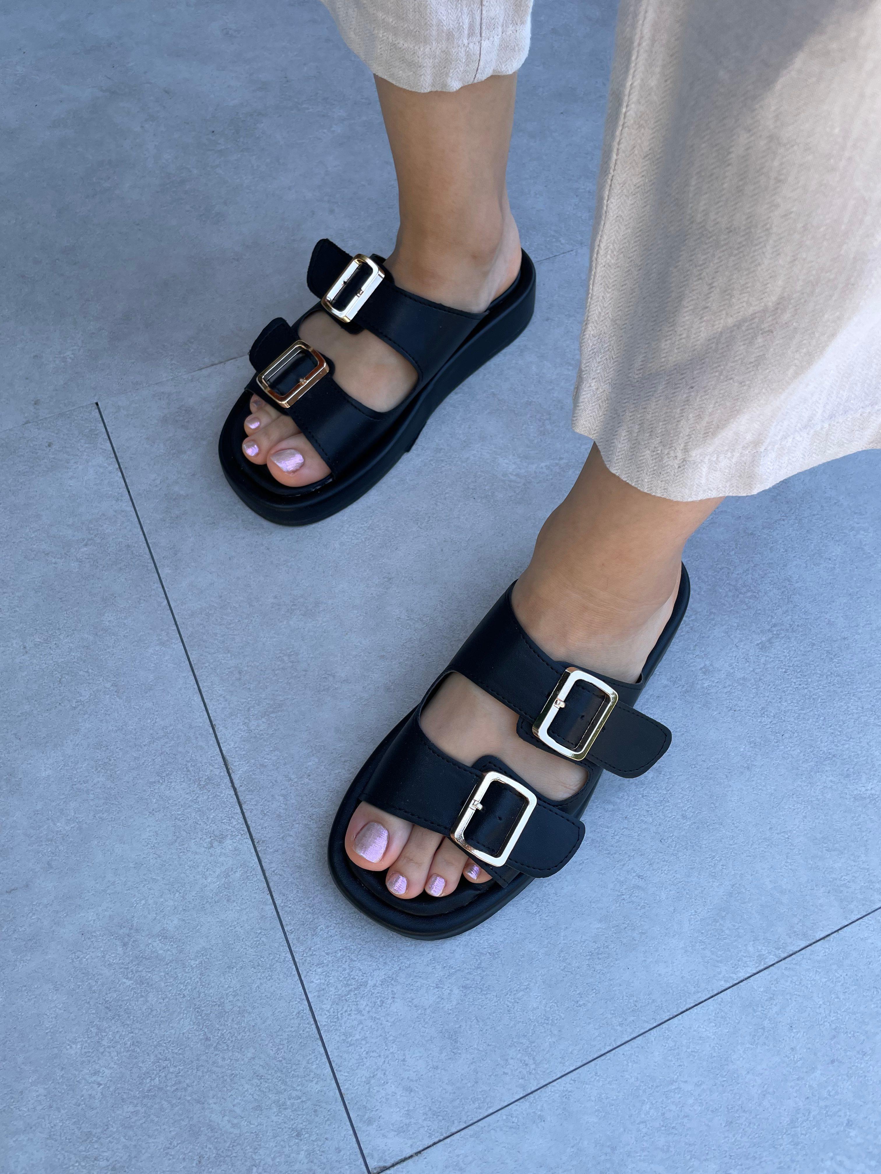 Lora Siyah Renk Toka Detaylı Pufidik Taban Terlik