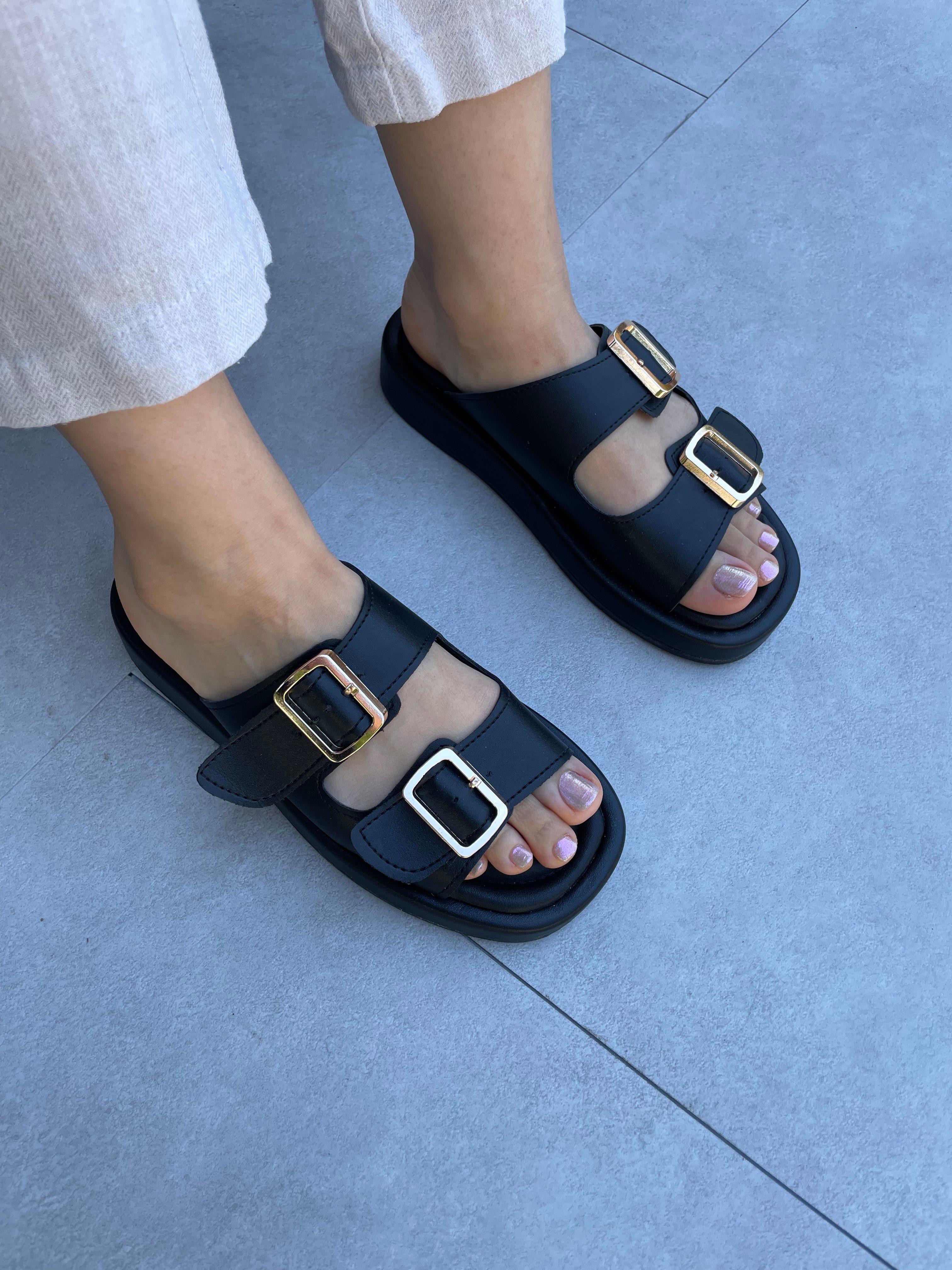 Lora Siyah Renk Toka Detaylı Pufidik Taban Terlik