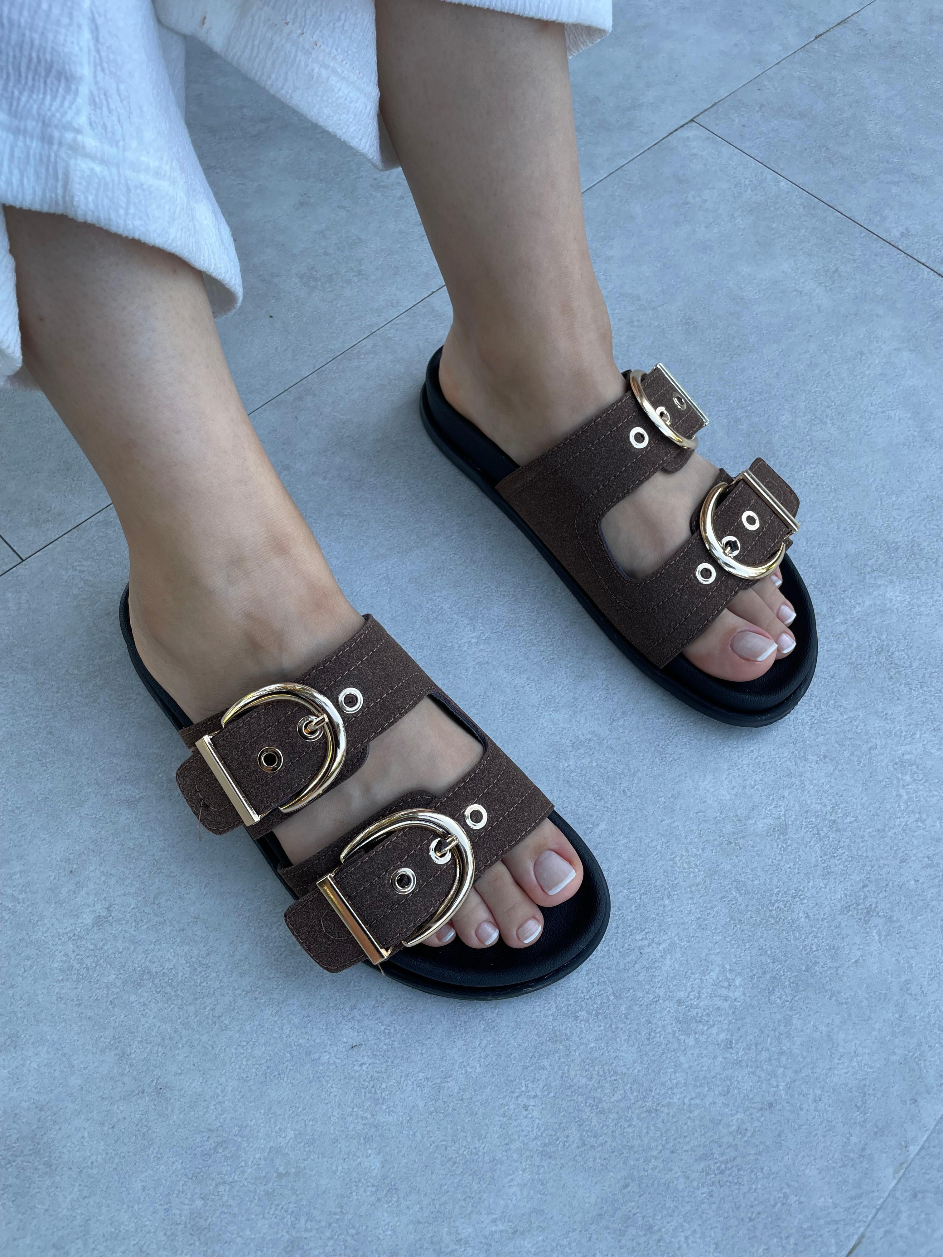 May Kahve Süet Aksesuarlı Terlik