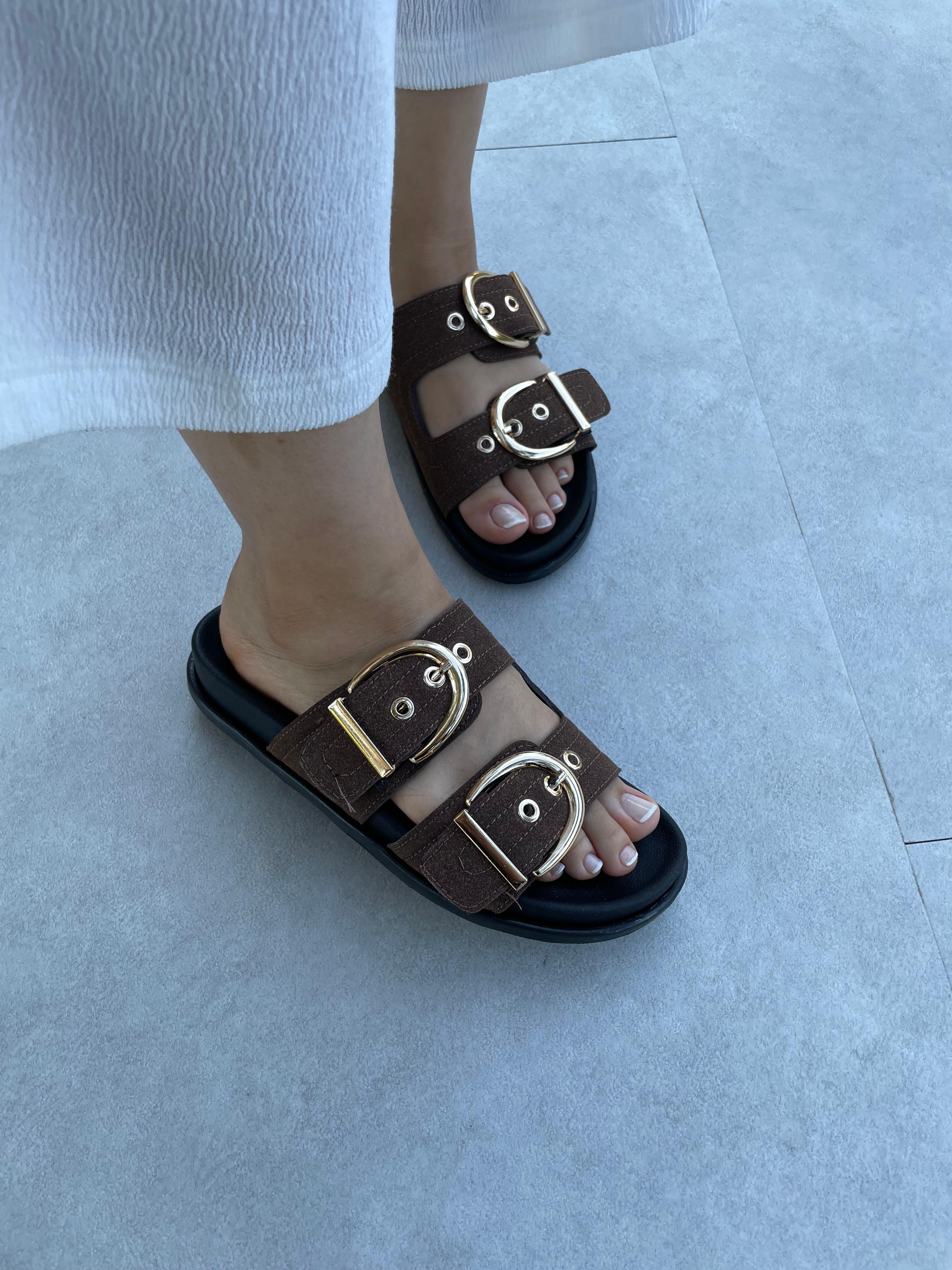 May Kahve Süet Aksesuarlı Terlik