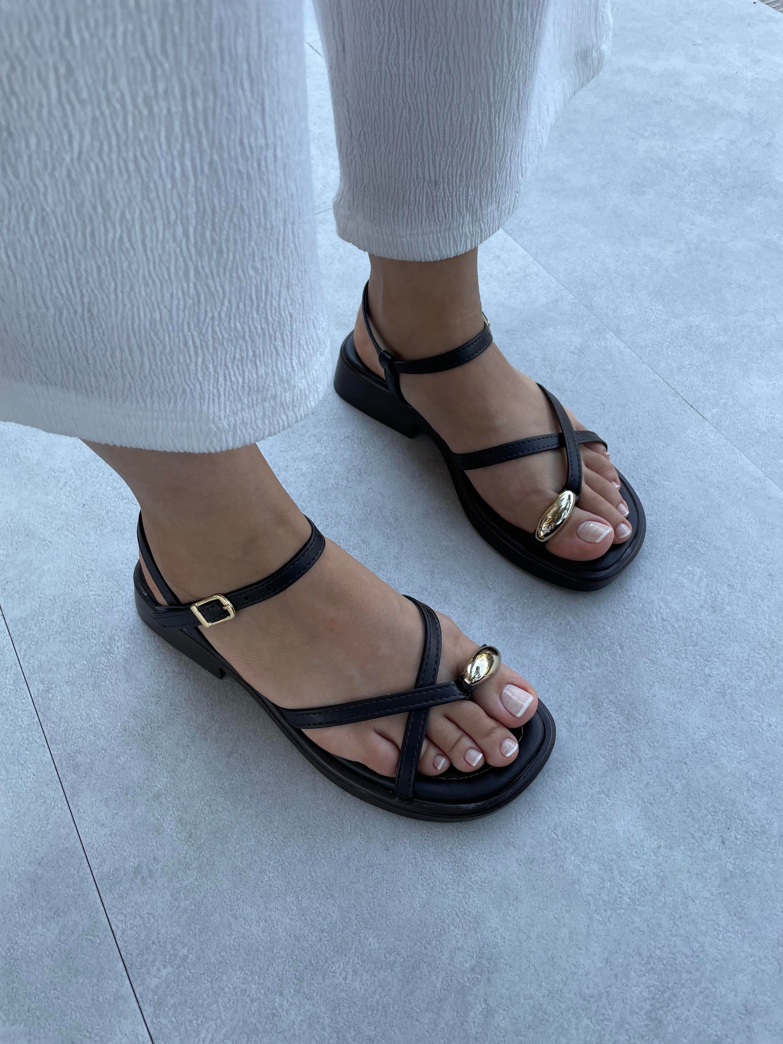 Mila Aksesuar Detaylı Sandalet ( Acı Kahve )