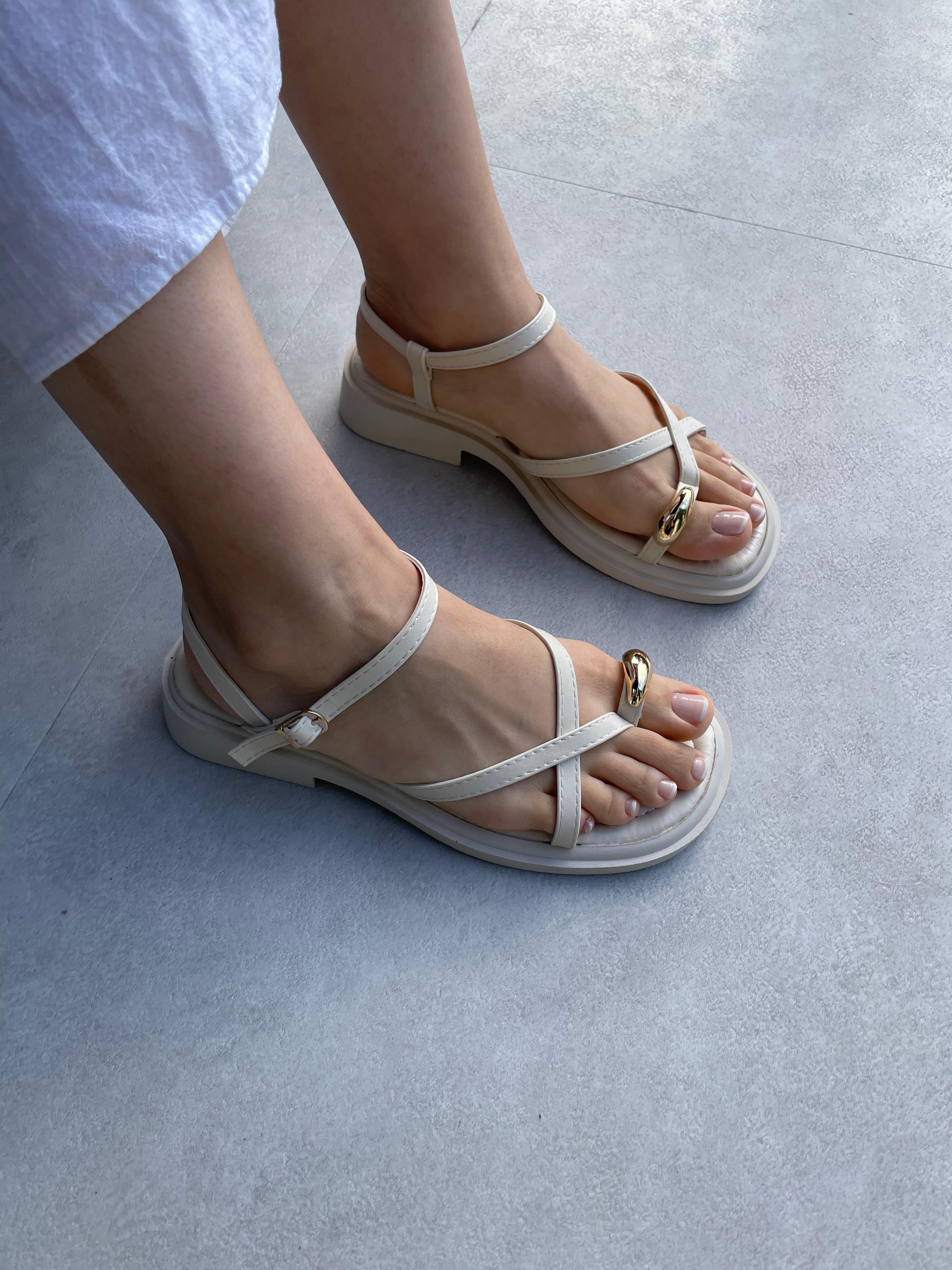 Mila Aksesuar Detaylı Sandalet ( Bej )