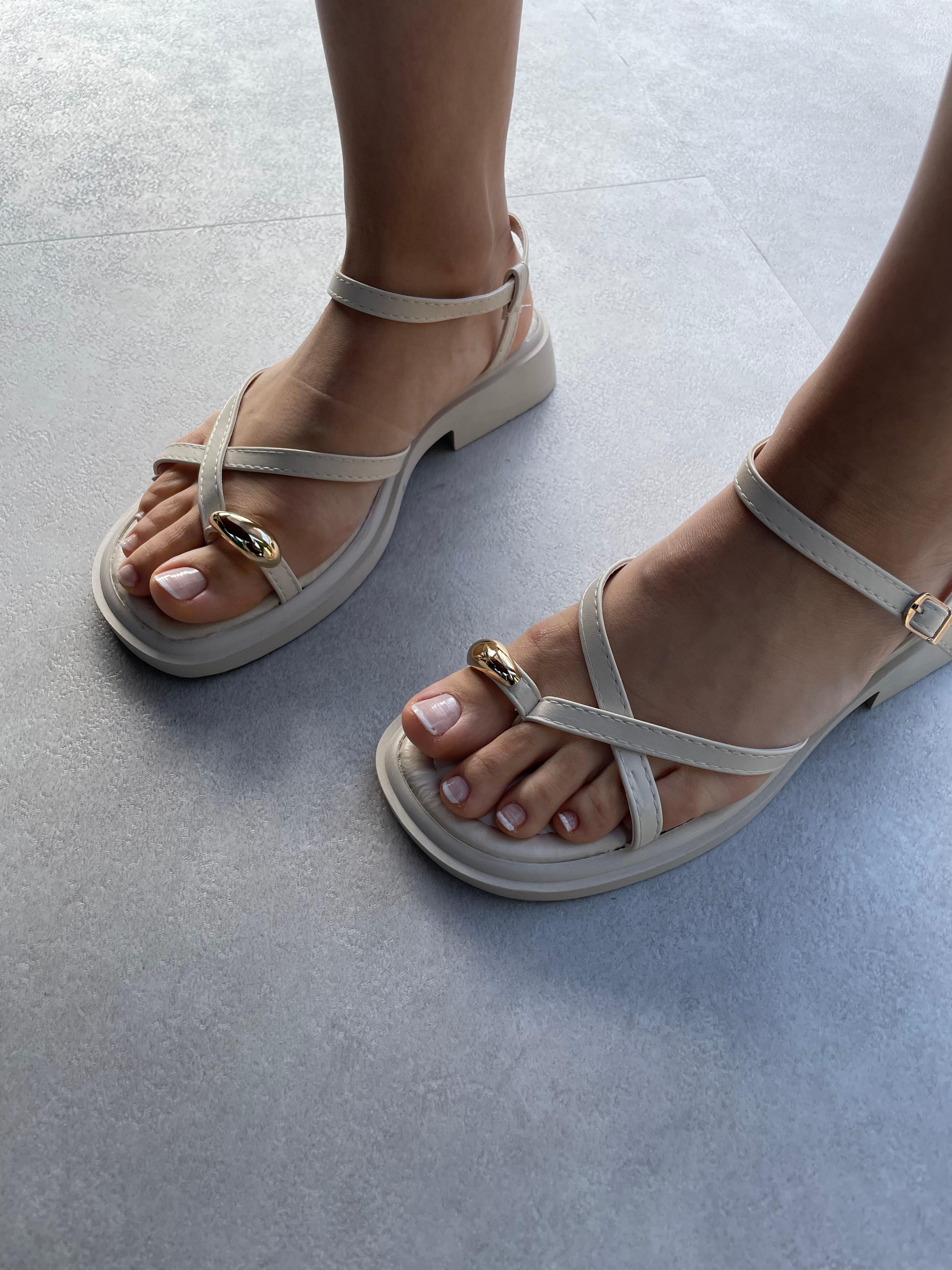 Mila Aksesuar Detaylı Sandalet ( Bej )