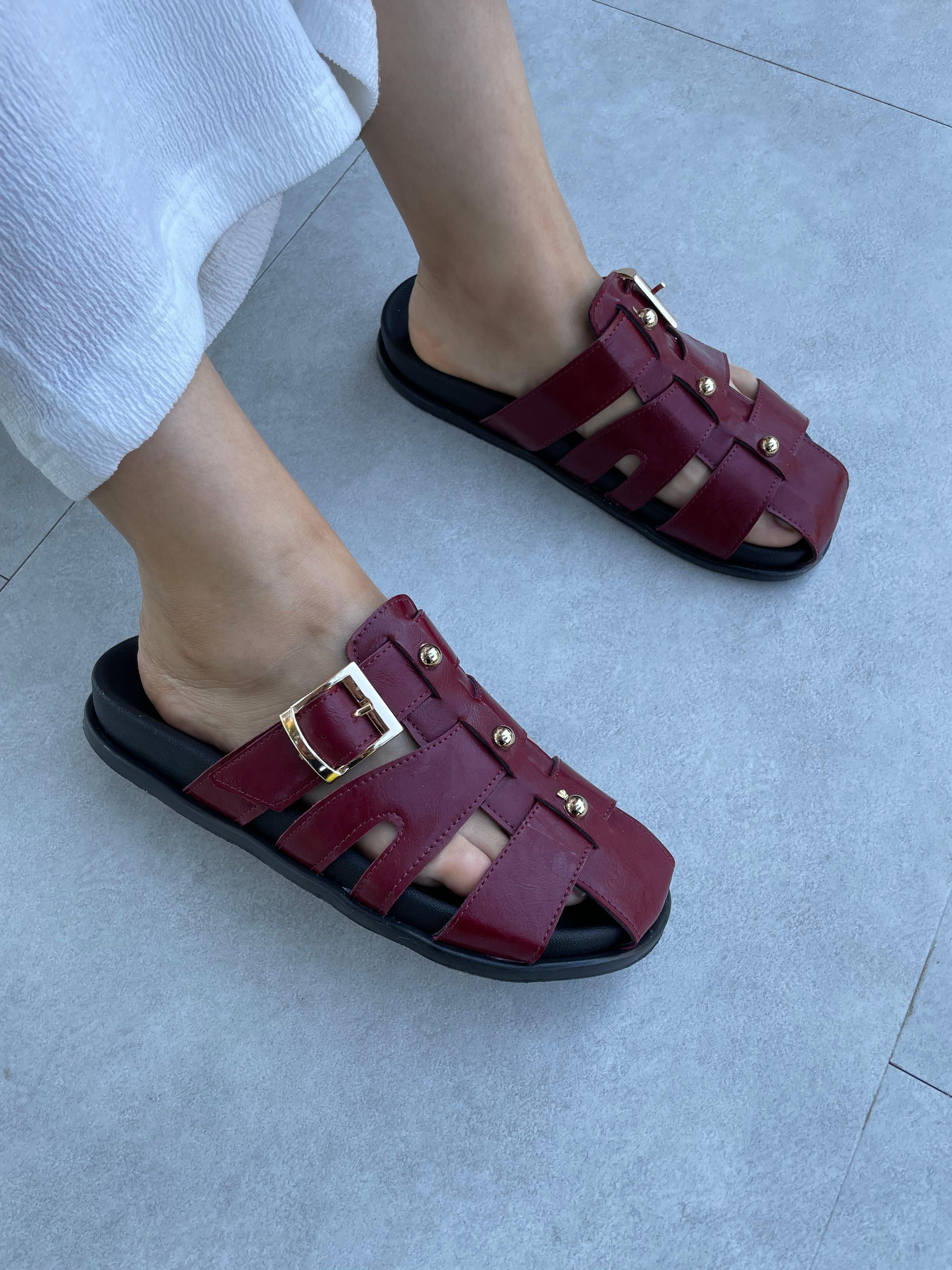 Pia Bordo Rugan Boncuk Detaylı Terlik