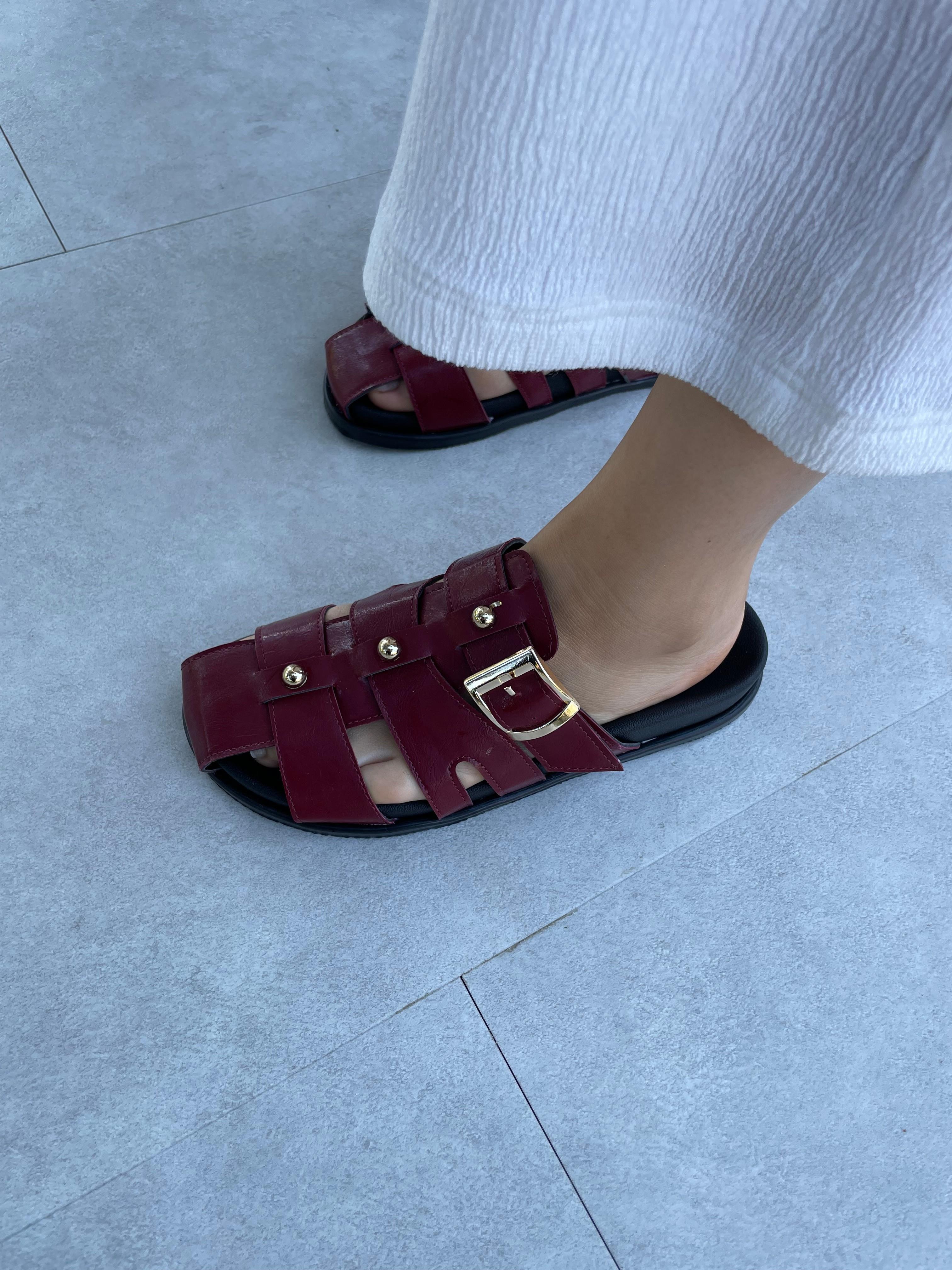 Pia Bordo Rugan Boncuk Detaylı Terlik